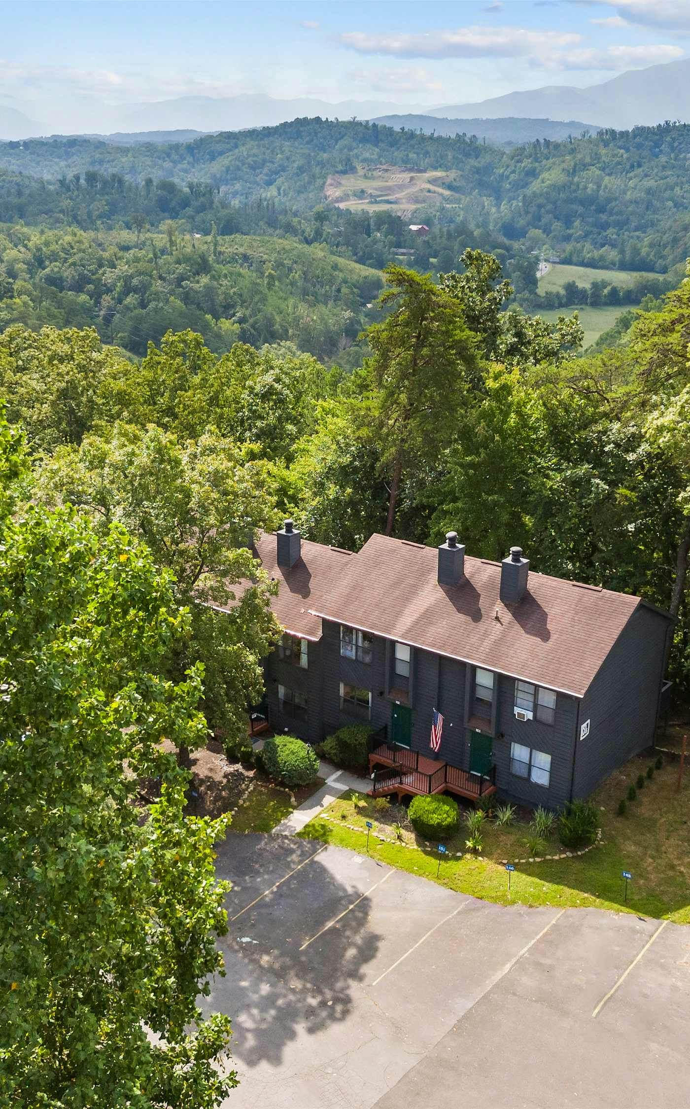 Prime Location・Pet Friendly・Pool・Grill・Sleeps 8