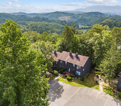 Prime Location・Pet Friendly・Pool・Grill・Sleeps 8