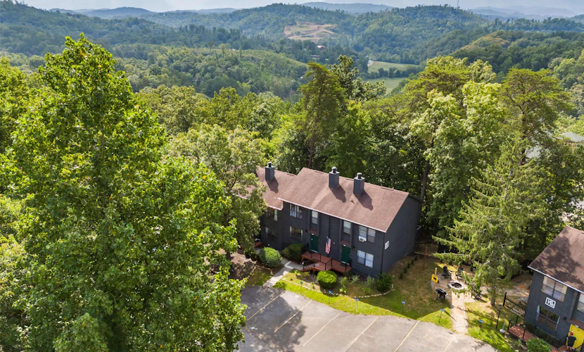 Prime Location・Pet Friendly・Pool・Grill・Sleeps 8