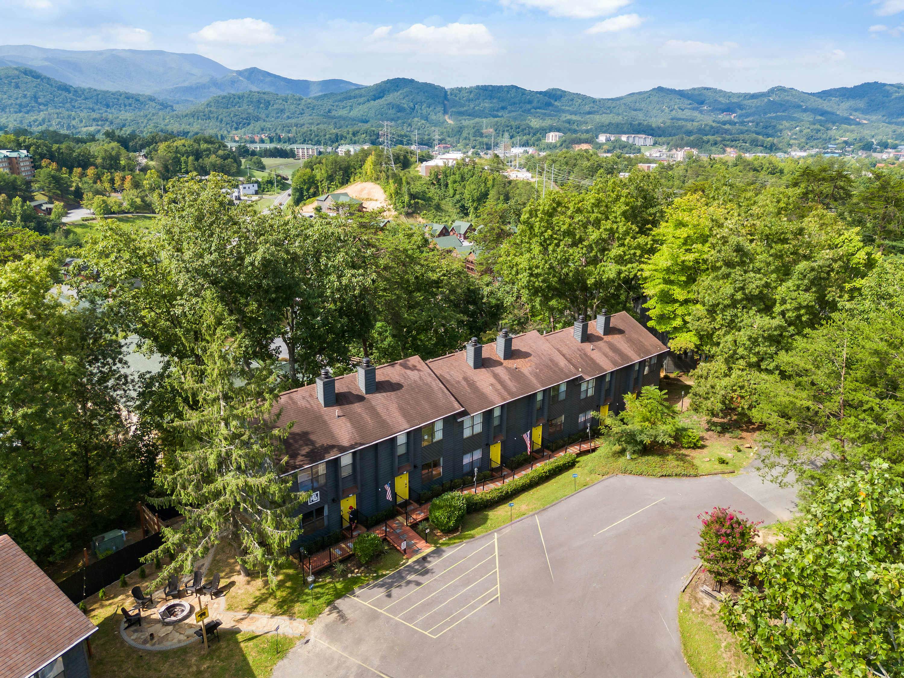 Near Dollywood Retreat | Pool, Grill, Pet-Friendly