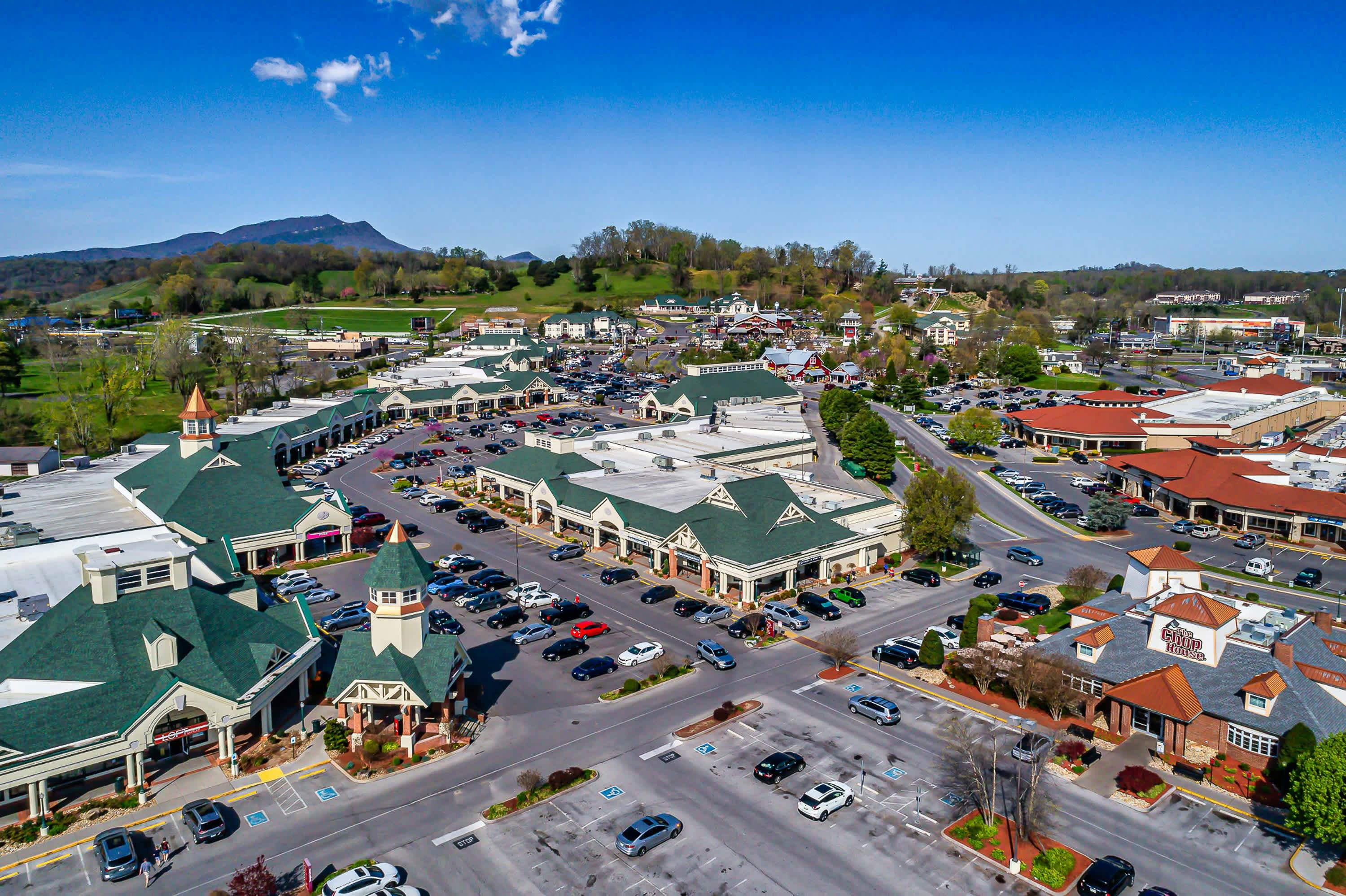 Near Dollywood Retreat | Pool, Grill, Pet-Friendly