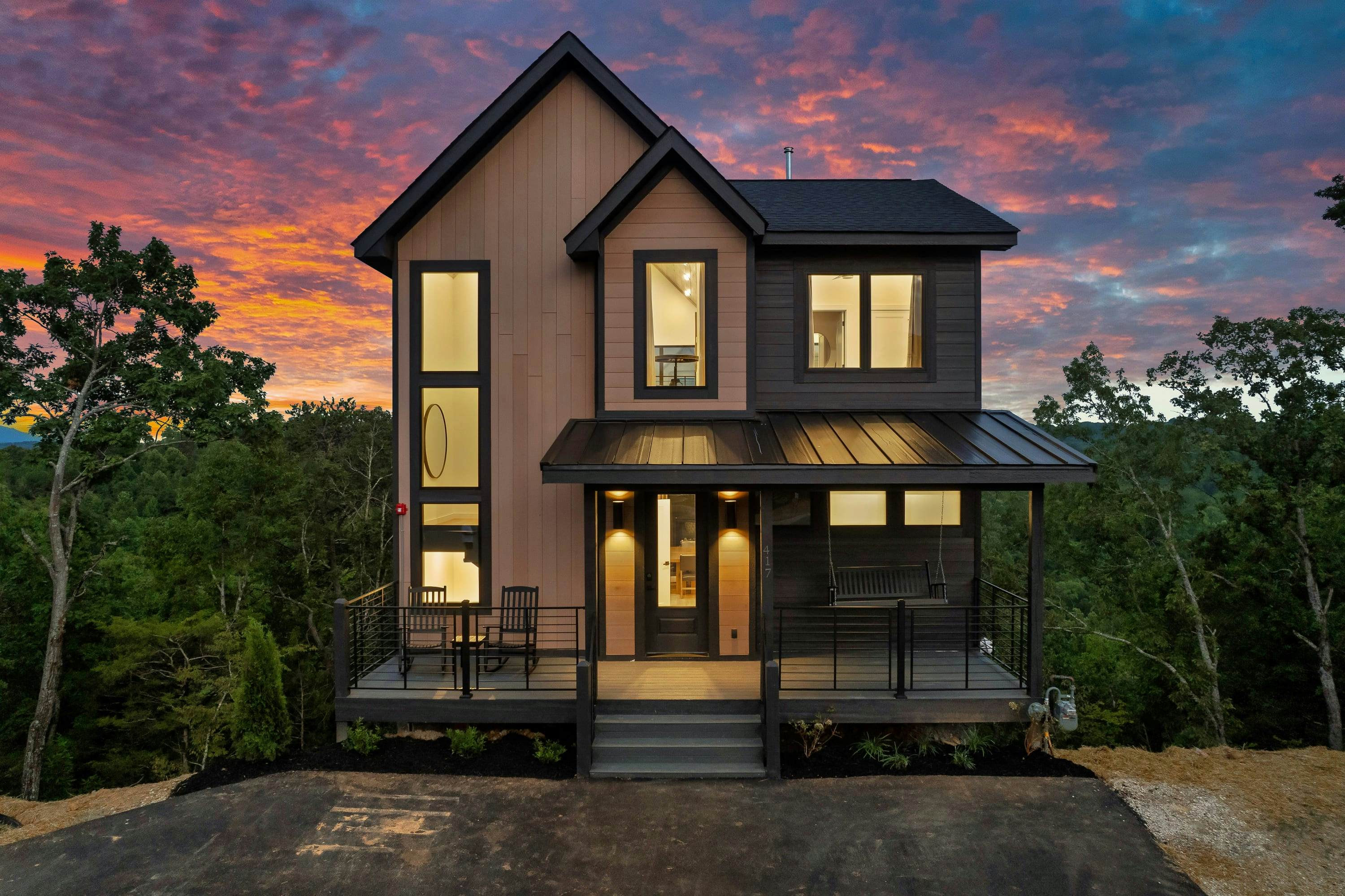 Modern Luxe N Smokies, Sleeps 10・Games・Hot Tub