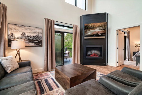 Modern Luxe N Smokies, Sleeps 10・Games・Hot Tub