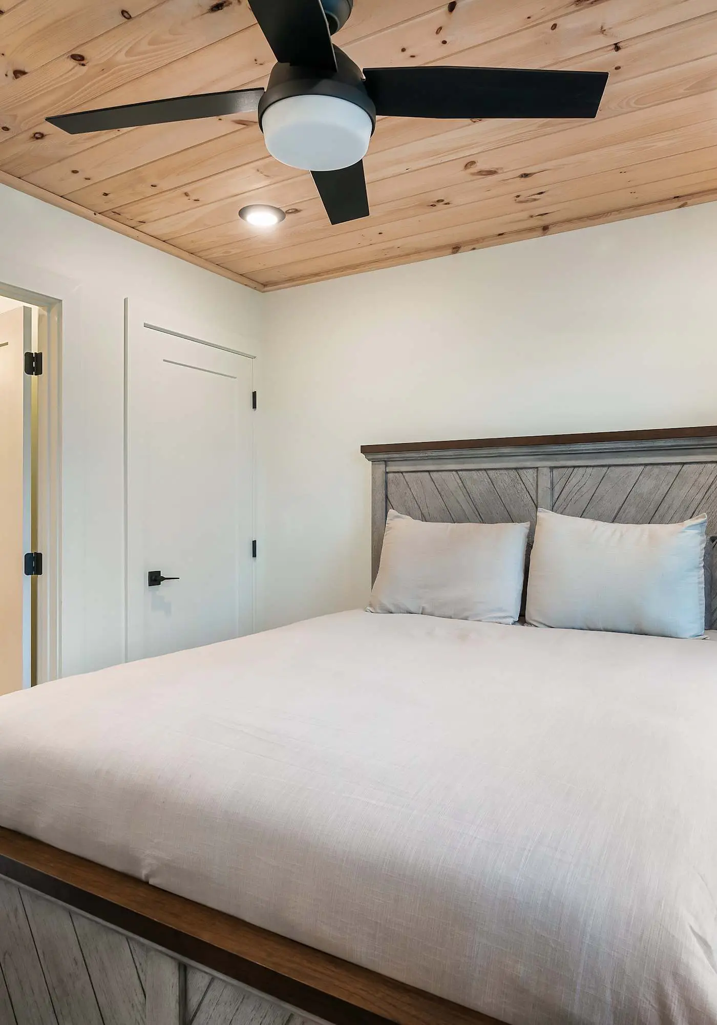Modern Luxe N Smokies, Sleeps 10・Games・Hot Tub