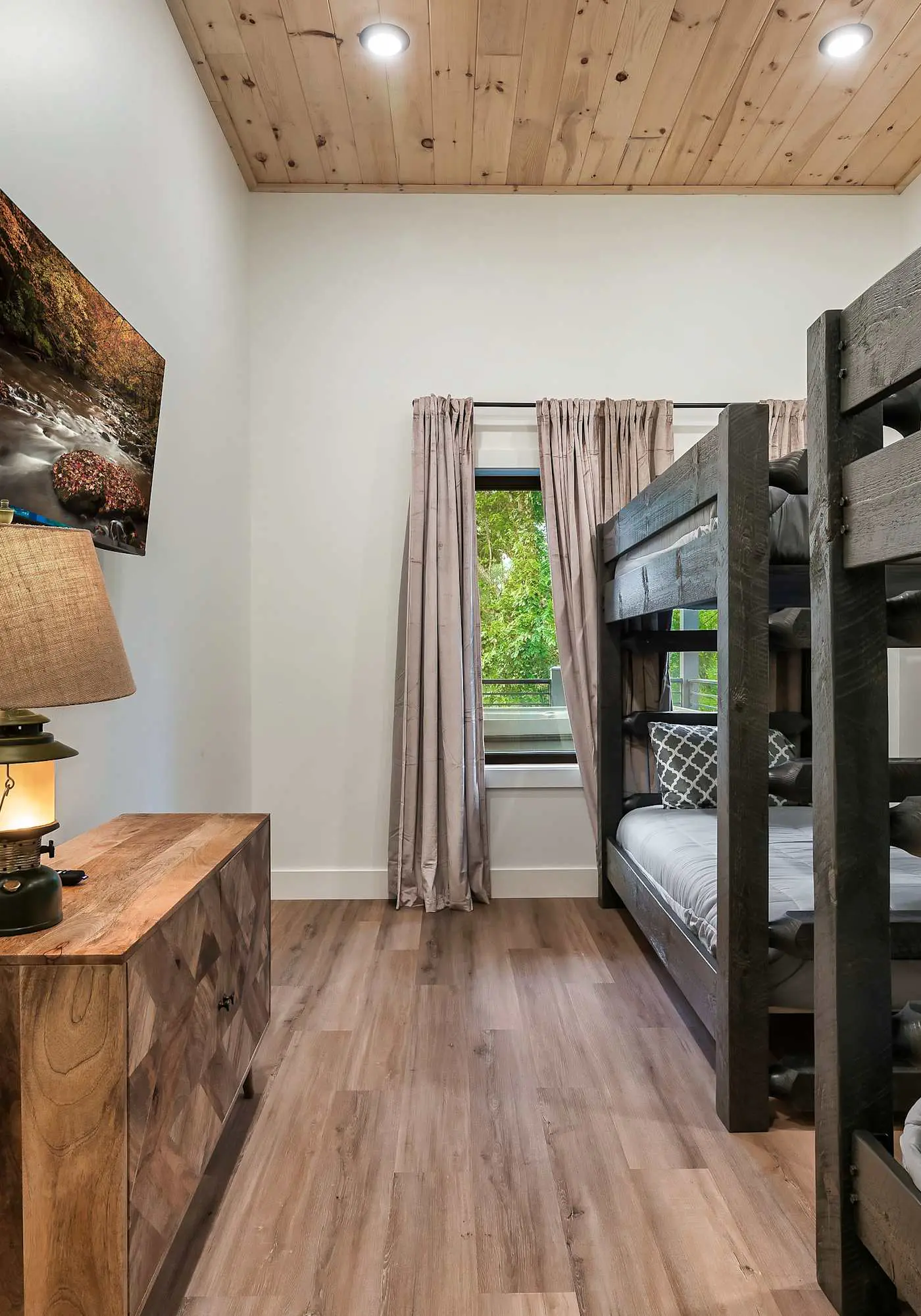 Modern Luxe N Smokies, Sleeps 10・Games・Hot Tub