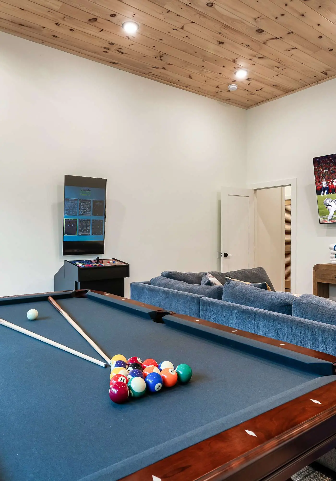 Modern Luxe N Smokies, Sleeps 10・Games・Hot Tub