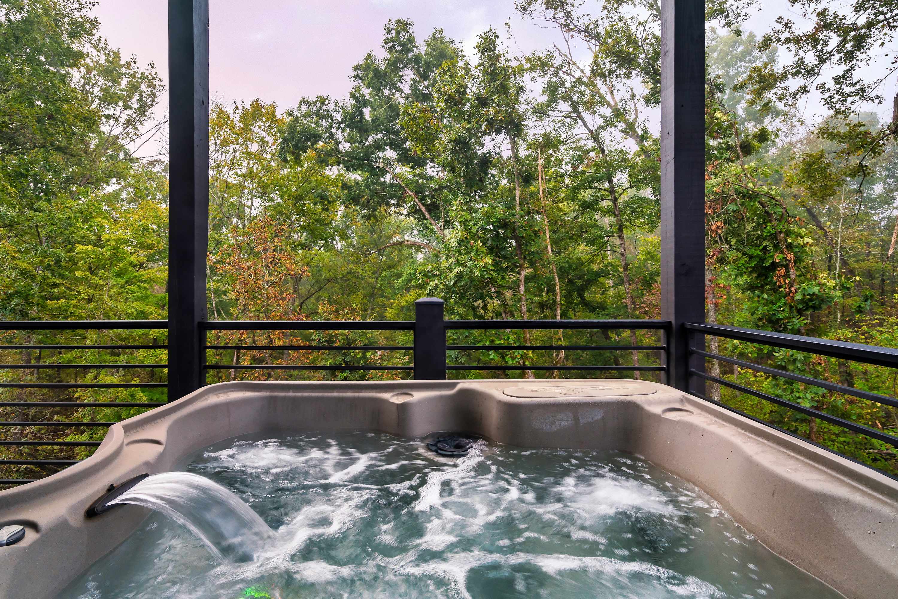 Modern Luxe N Smokies, Sleeps 10・Games・Hot Tub