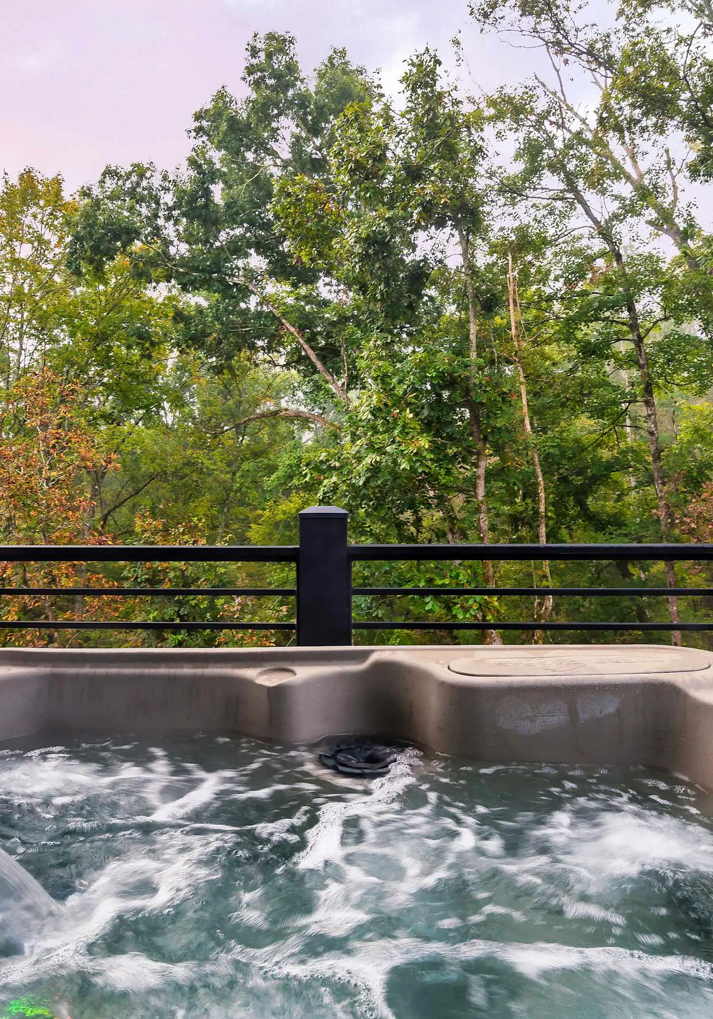 Modern Luxe N Smokies, Sleeps 10・Games・Hot Tub