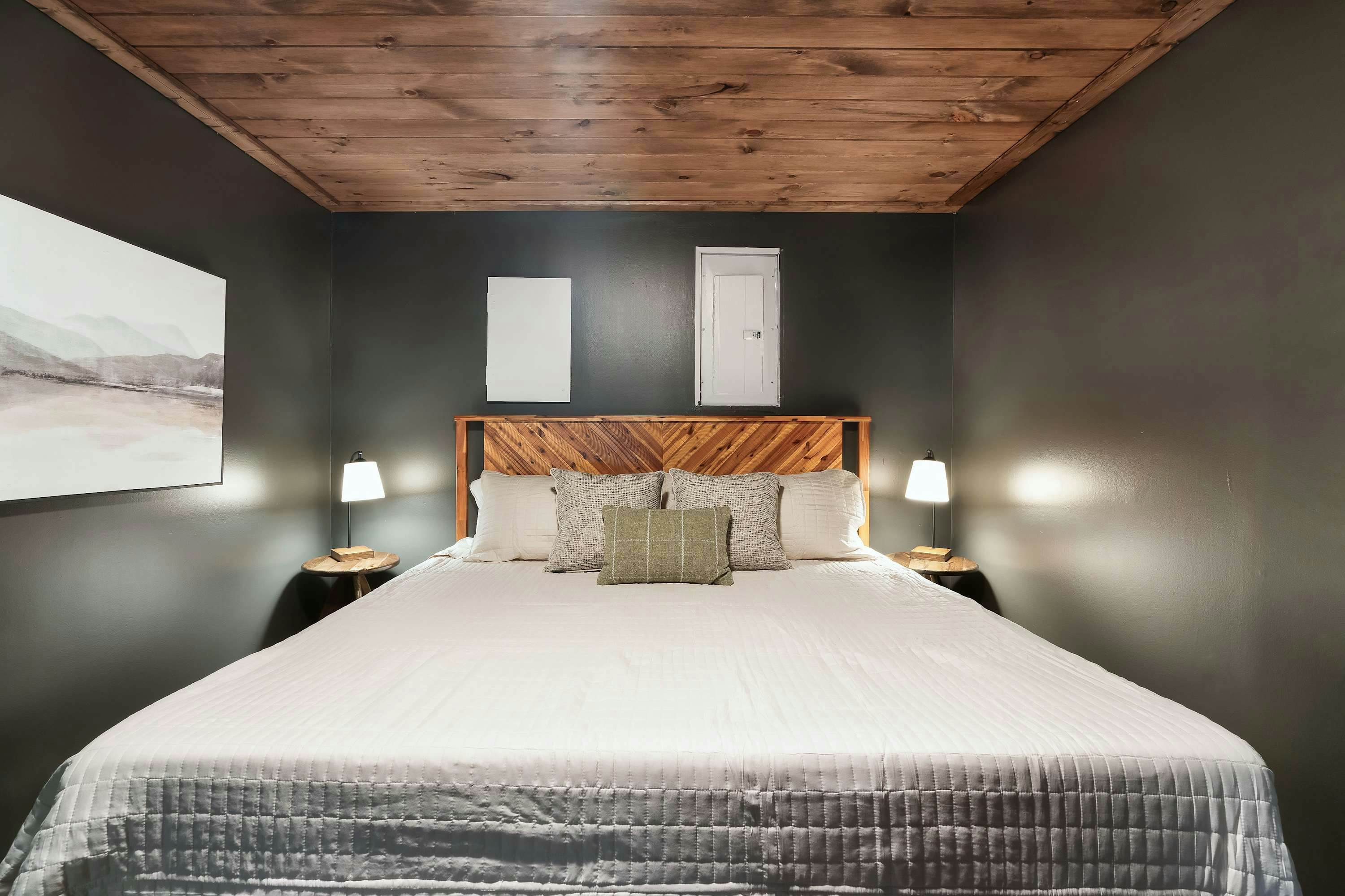 New Remodeled・Sleeps 6・Near Downtown・Hot tub・Games