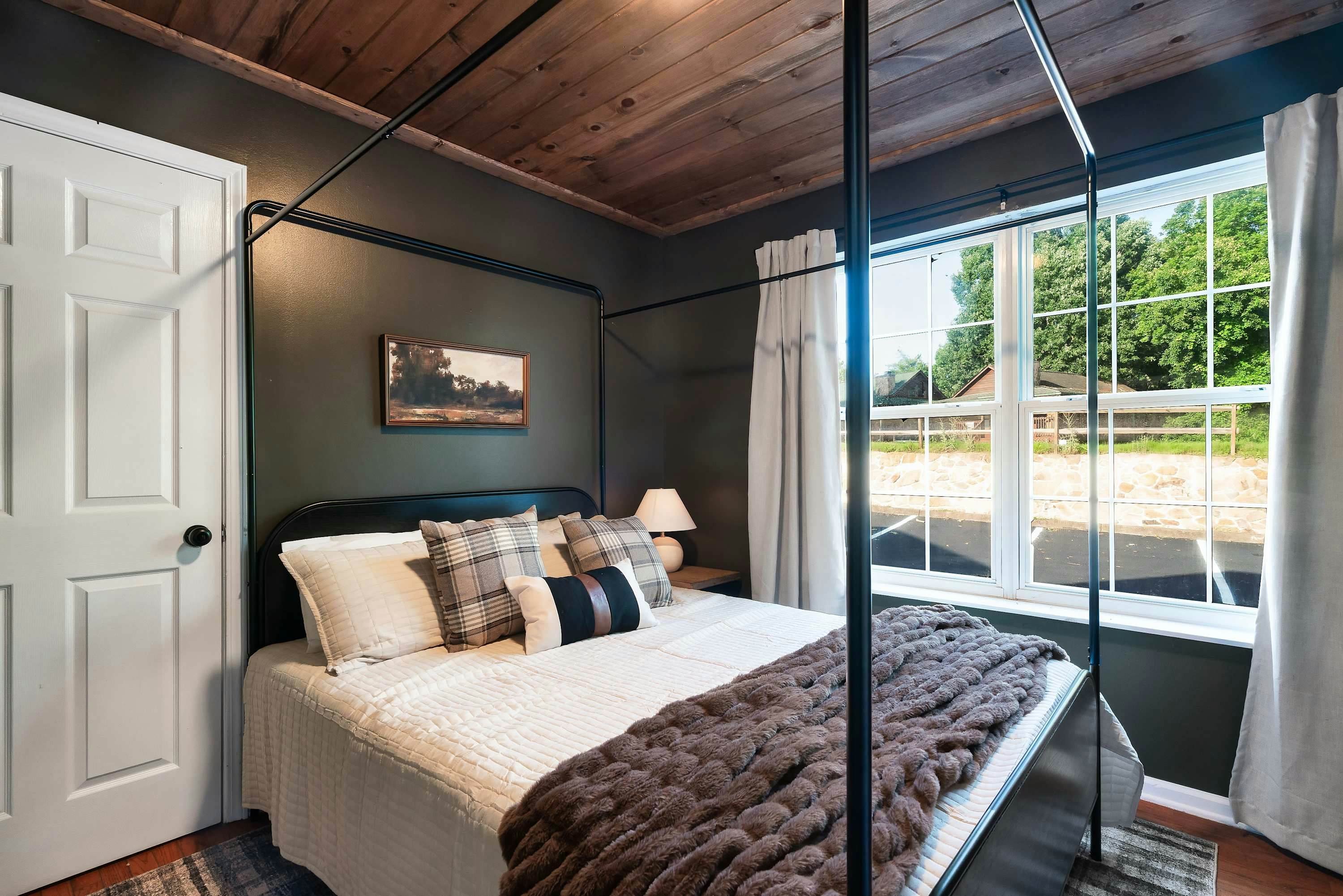 New Remodeled・Sleeps 6・Near Downtown・Hot tub・Games