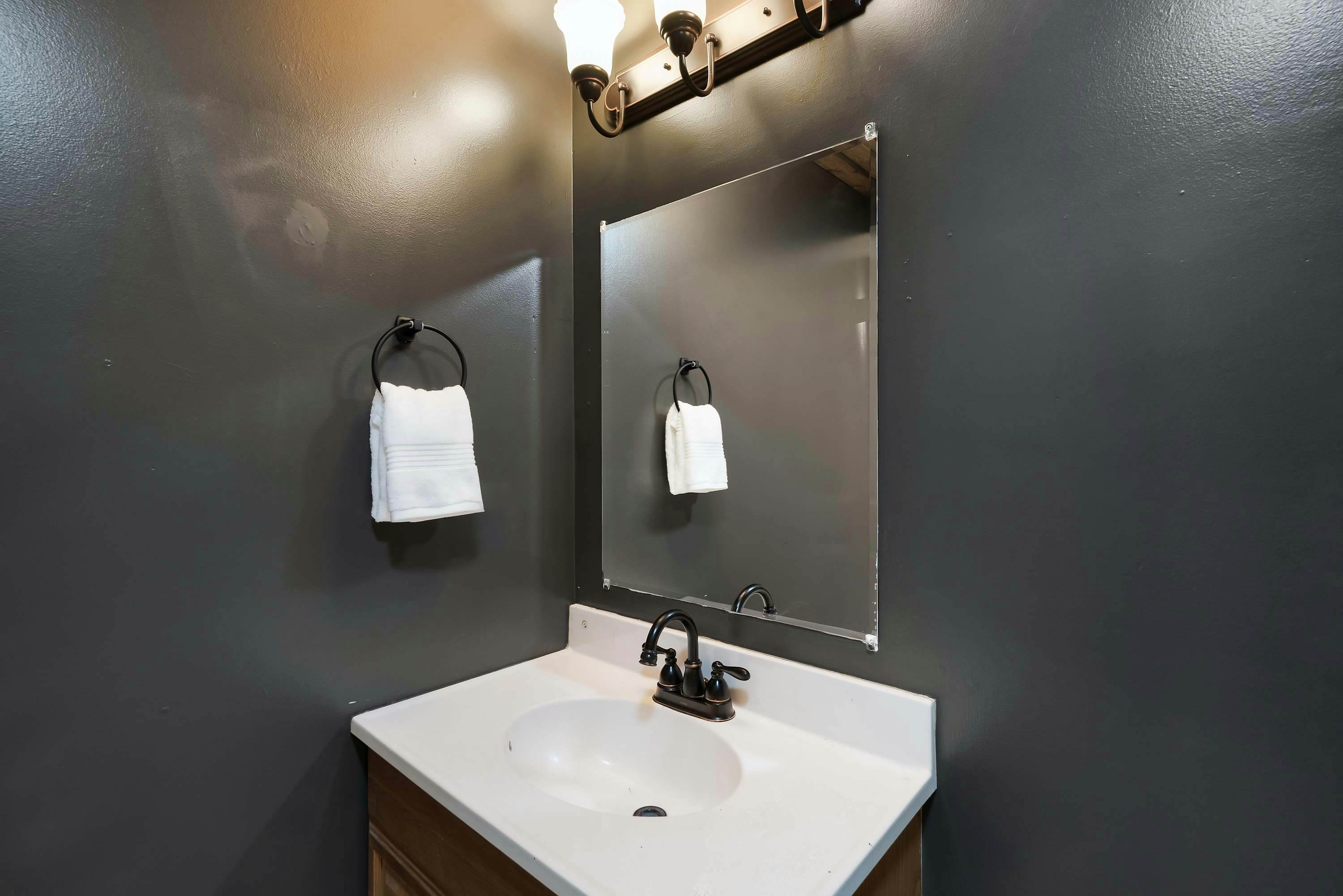 New Remodeled・Sleeps 6・Near Downtown・Hot tub・Games