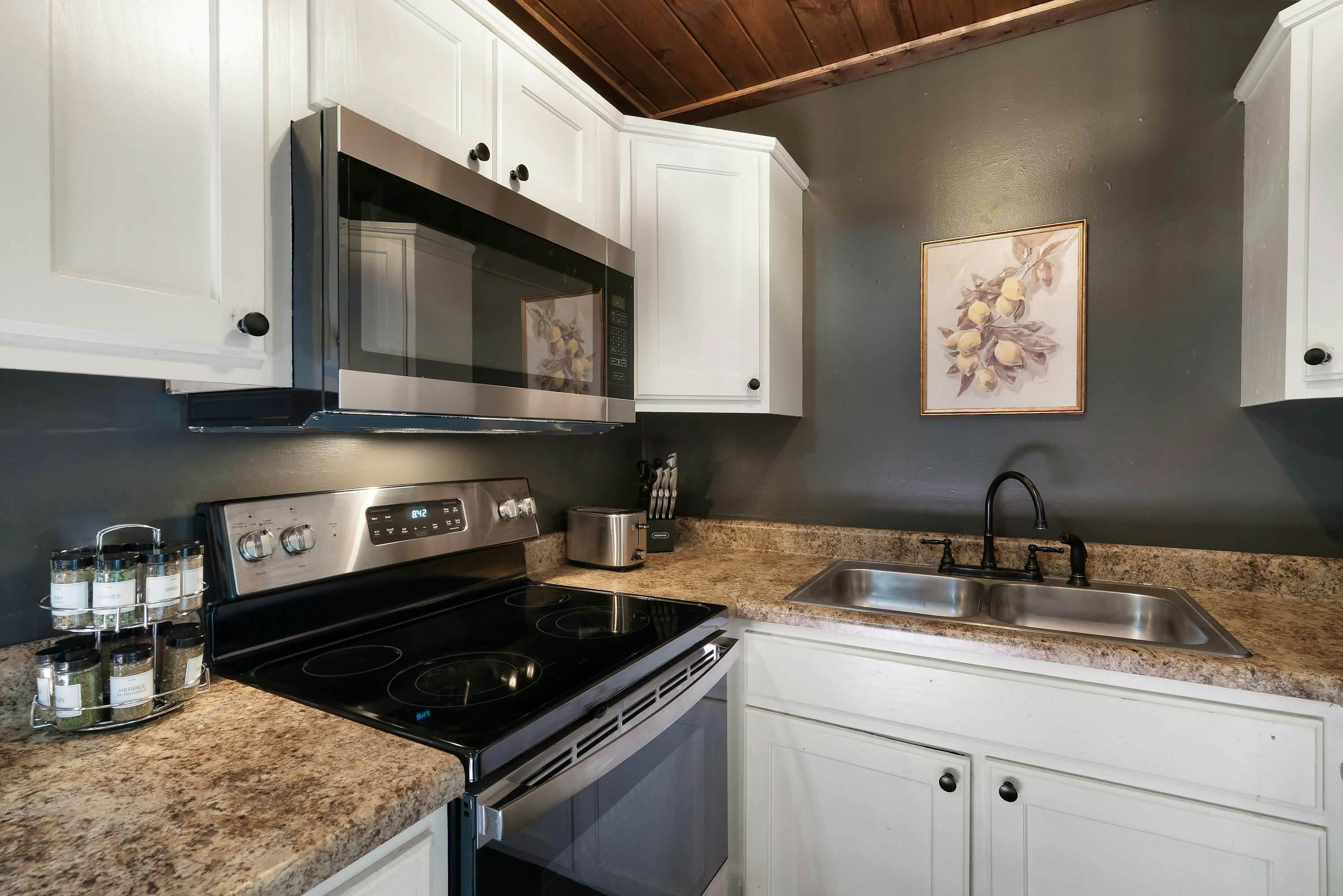 New Remodeled・Sleeps 6・Near Downtown・Hot tub・Games