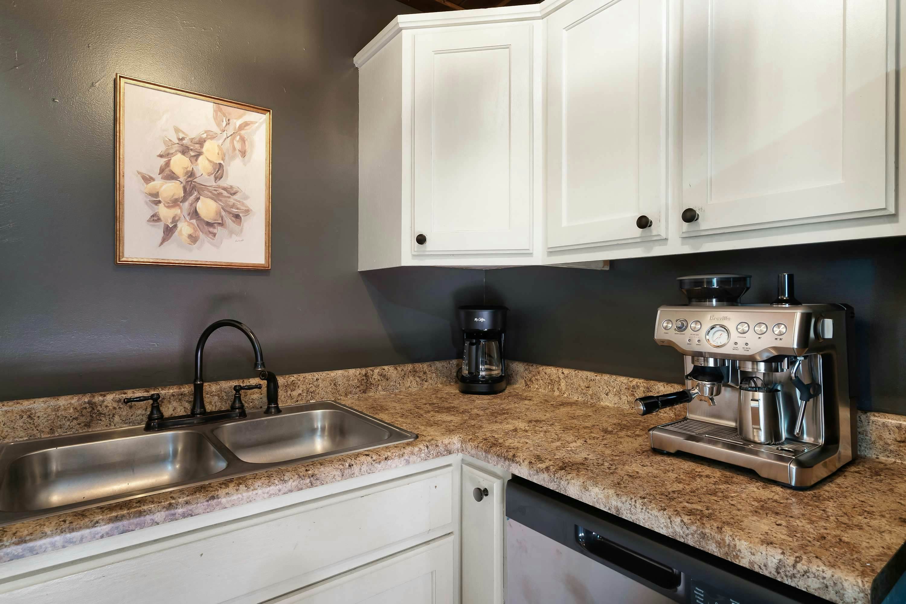 New Remodeled・Sleeps 6・Near Downtown・Hot tub・Games