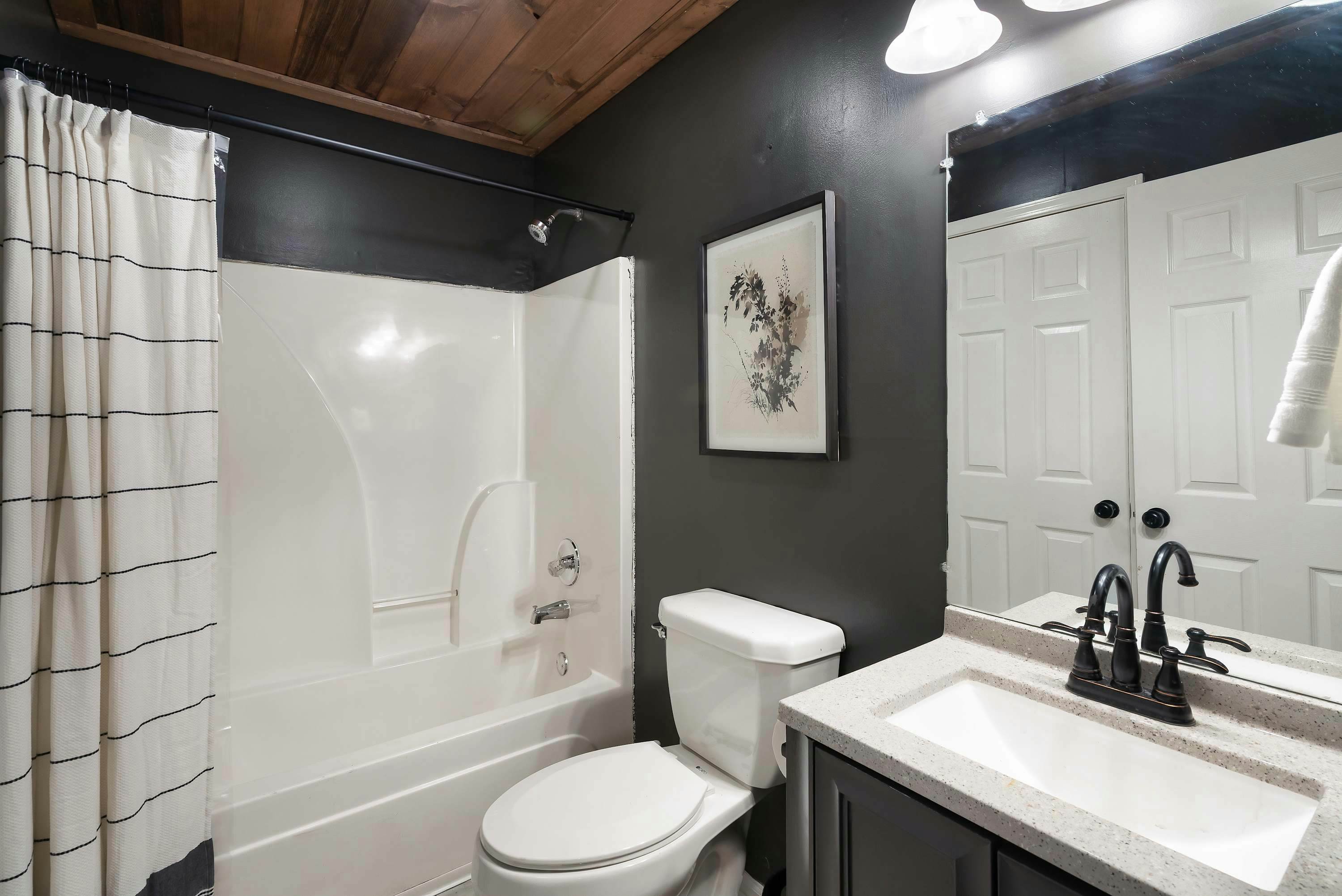 New Remodeled・Sleeps 6・Near Downtown・Hot tub・Games