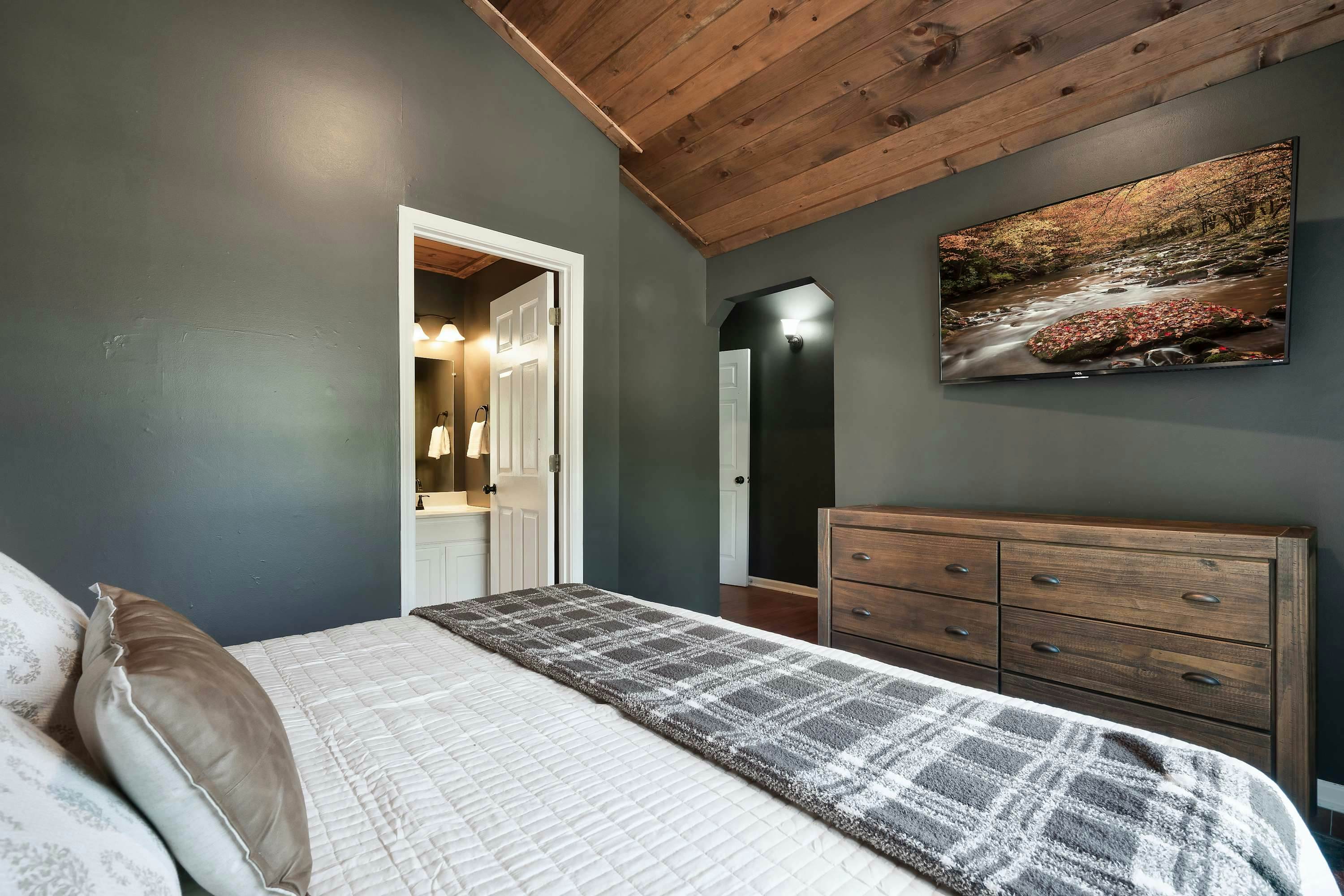 New Remodeled・Sleeps 6・Near Downtown・Hot tub・Games