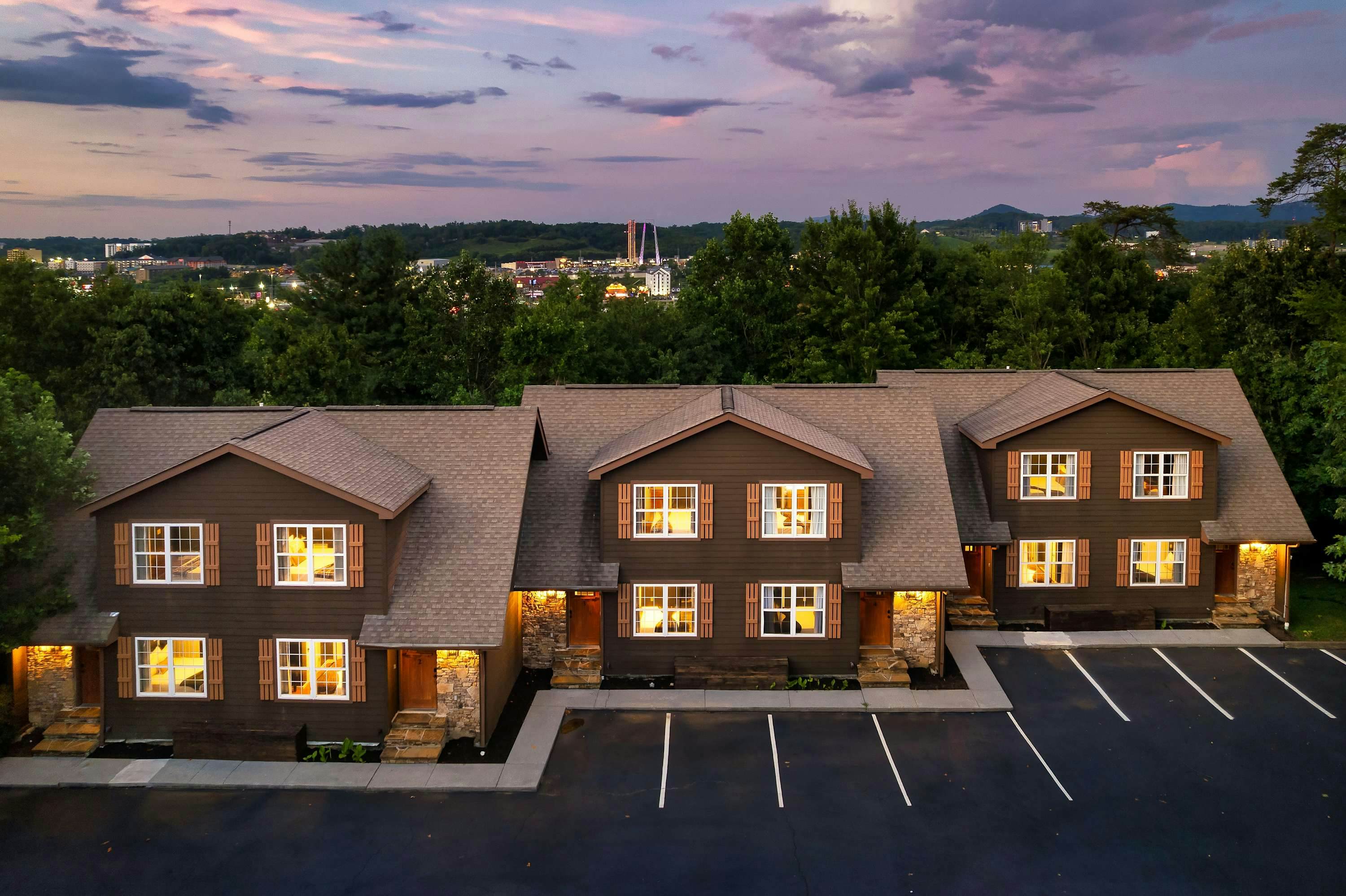 New Remodeled・Sleeps 6・Near Downtown・Hot tub・Games