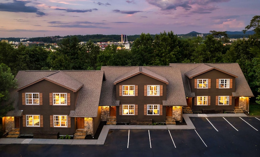 New Remodeled・Sleeps 6・Near Downtown・Hot tub・Games