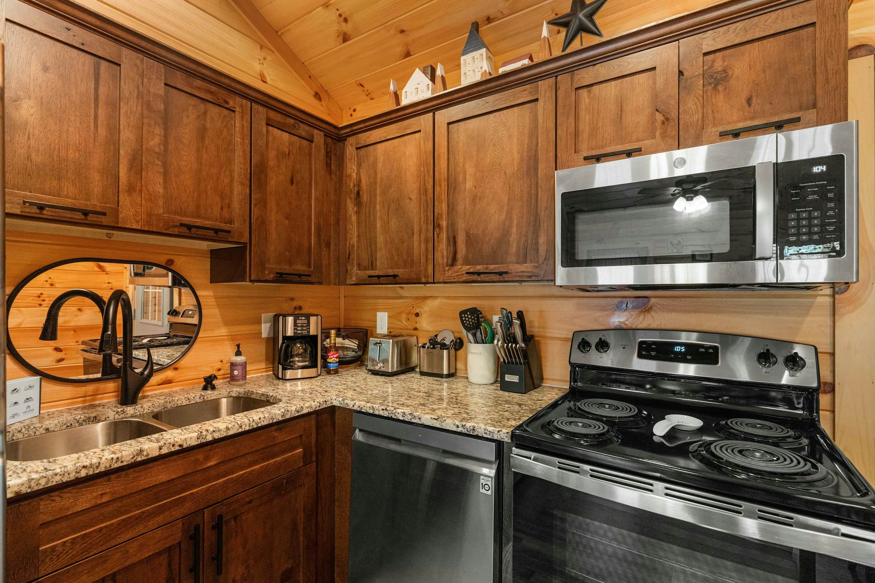 Smoky Mountain Hideaway with Hot Tub & Firepit!