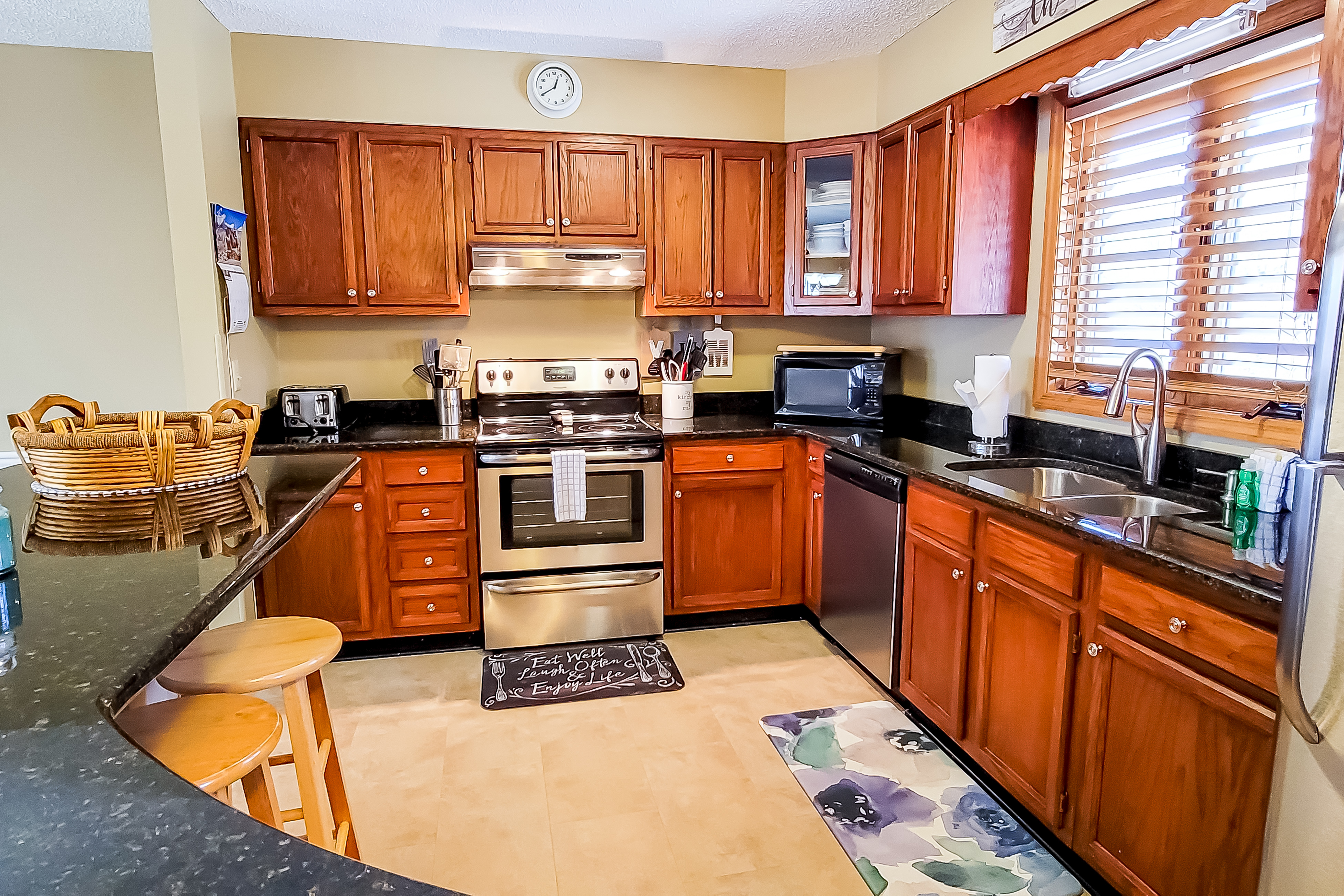 Lovely Lakeside Stay N Deerfield Resort, Sleeps 16