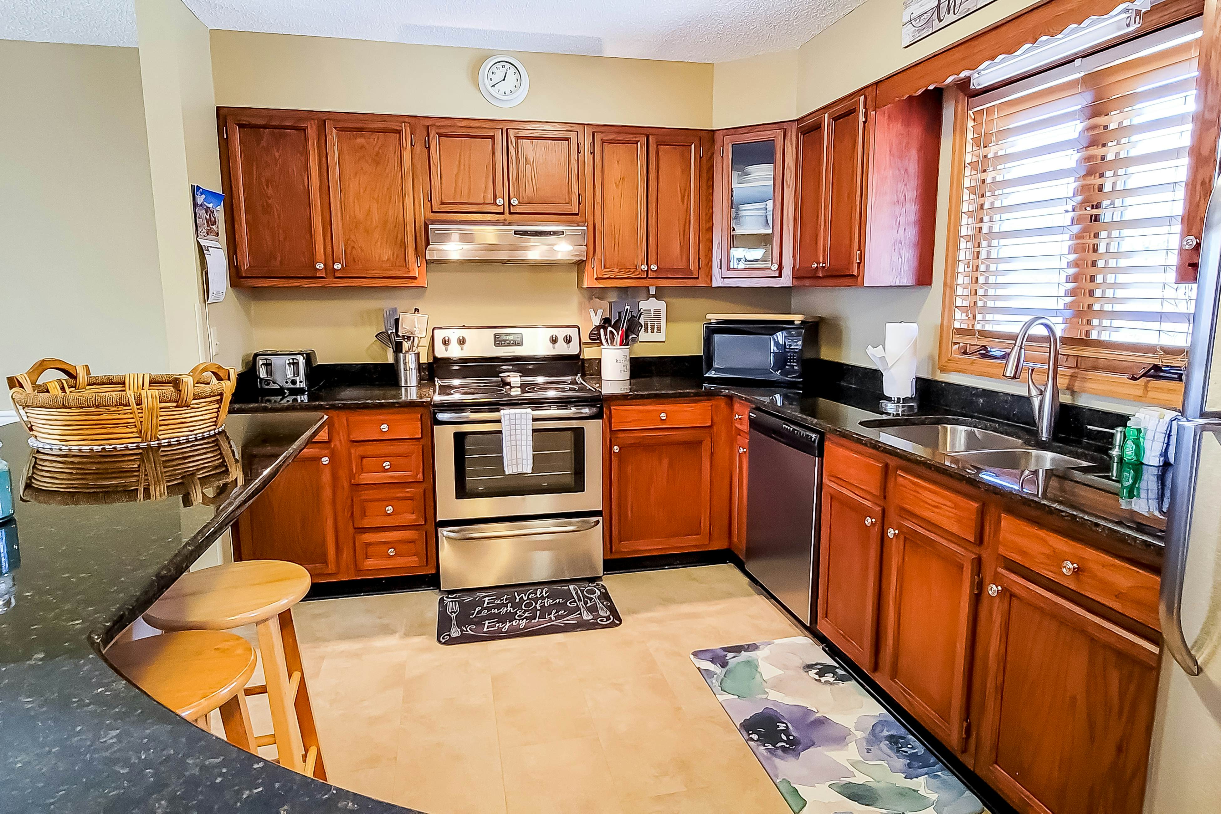 Lovely Lakeside Stay, Sleeps 16・Tennis Court・Deck