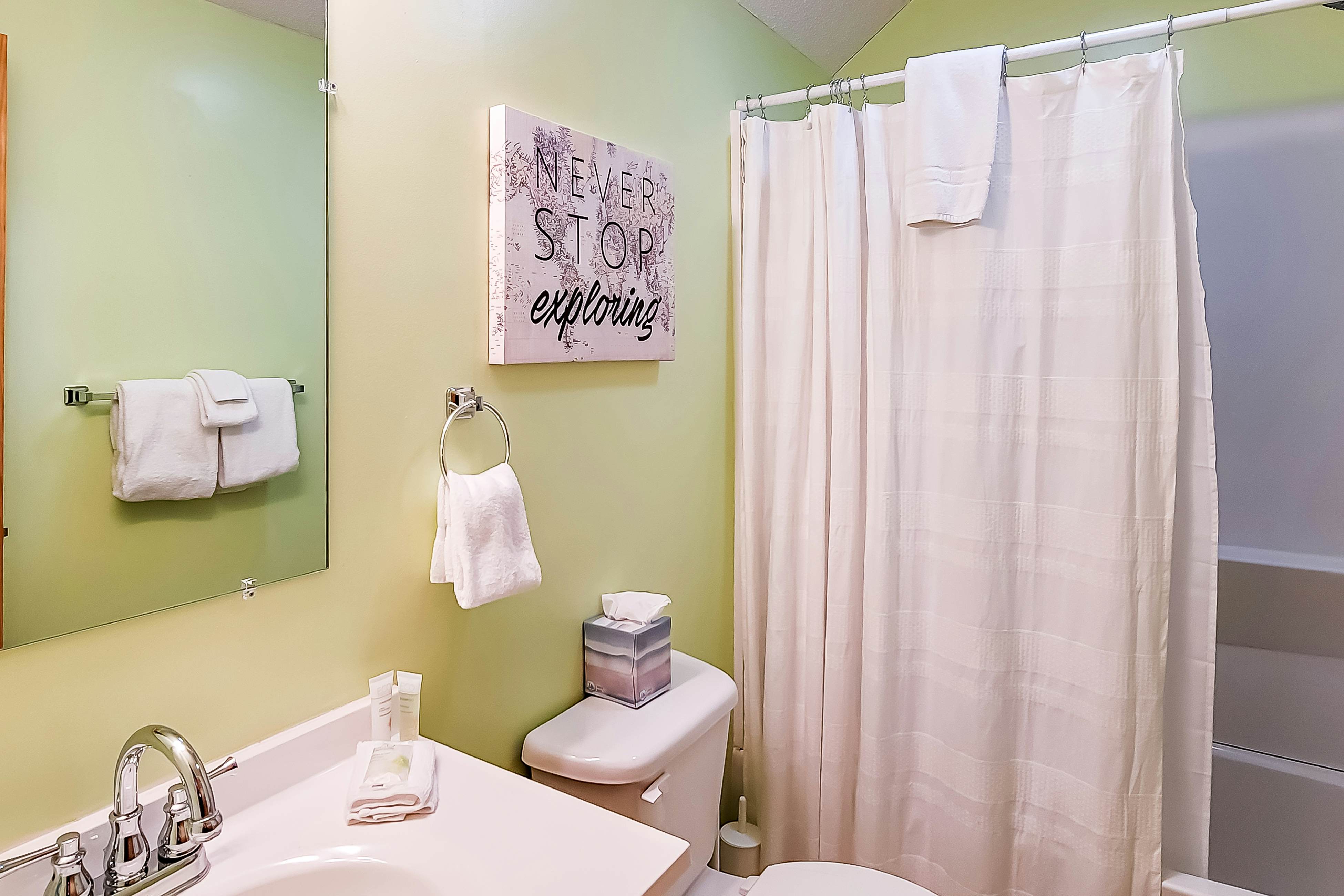 Lovely Lakeside Stay, Sleeps 16・Tennis Court・Deck