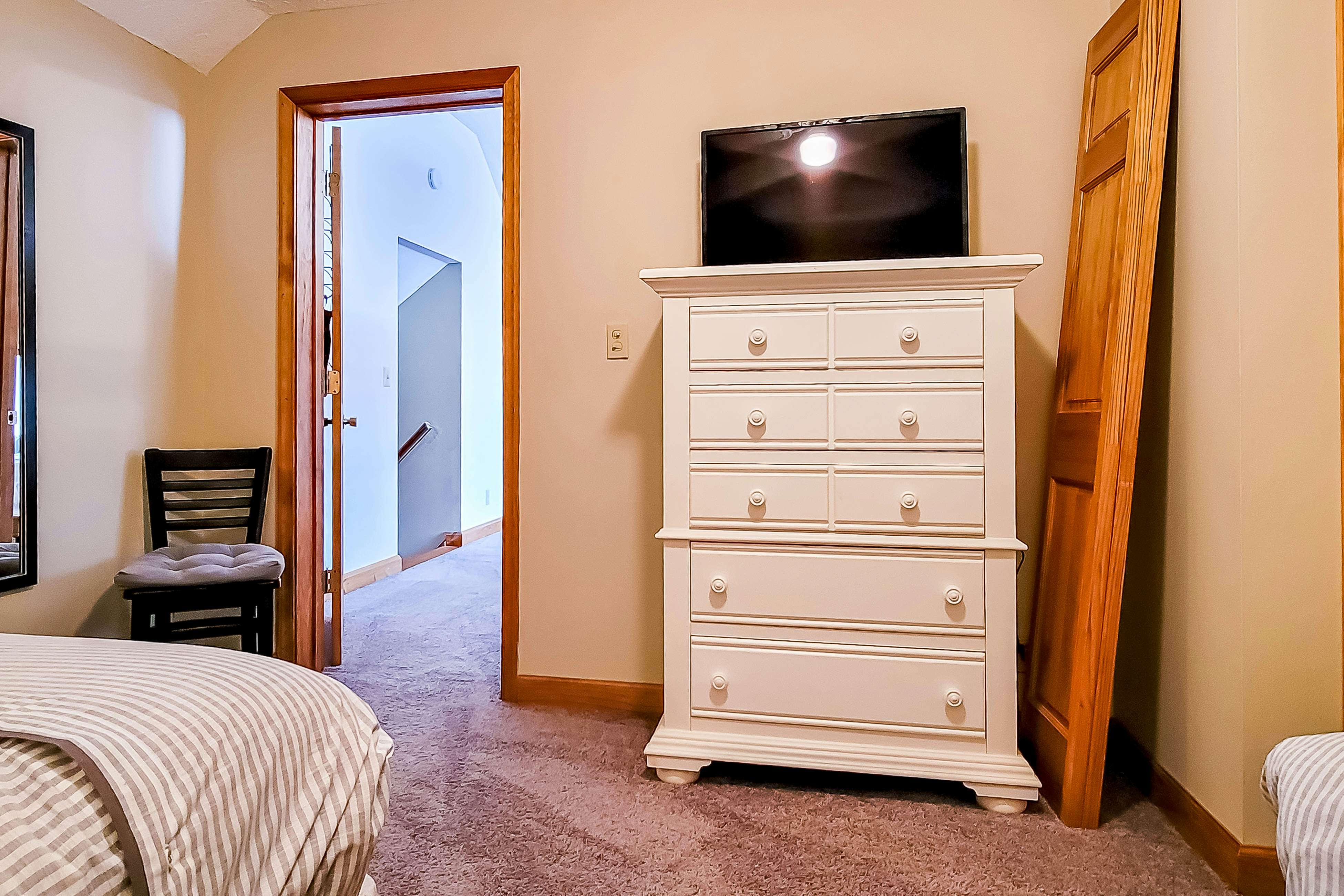 Lovely Lakeside Stay, Sleeps 16・Tennis Court・Deck