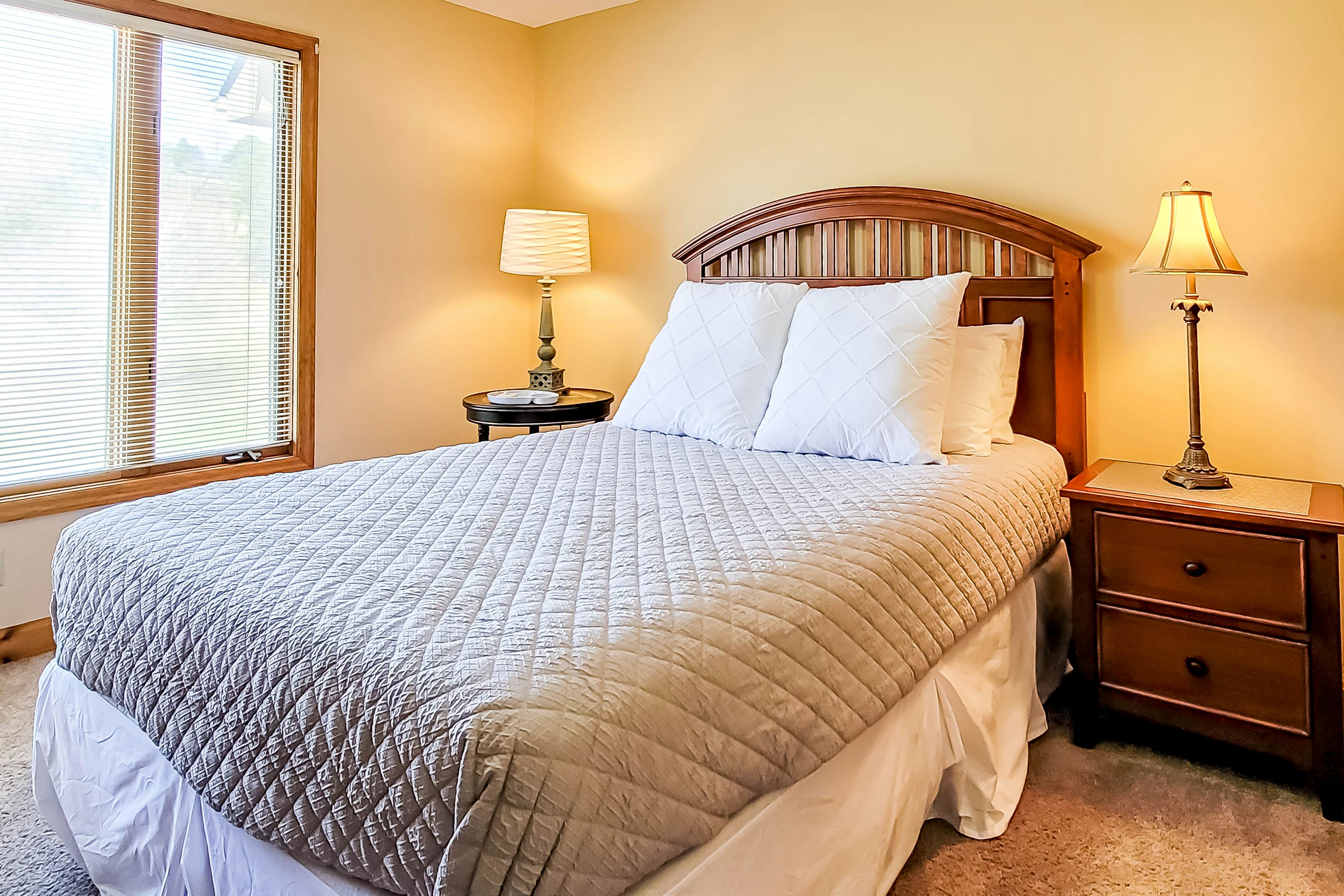 Lovely Lakeside Stay, Sleeps 16・Tennis Court・Deck