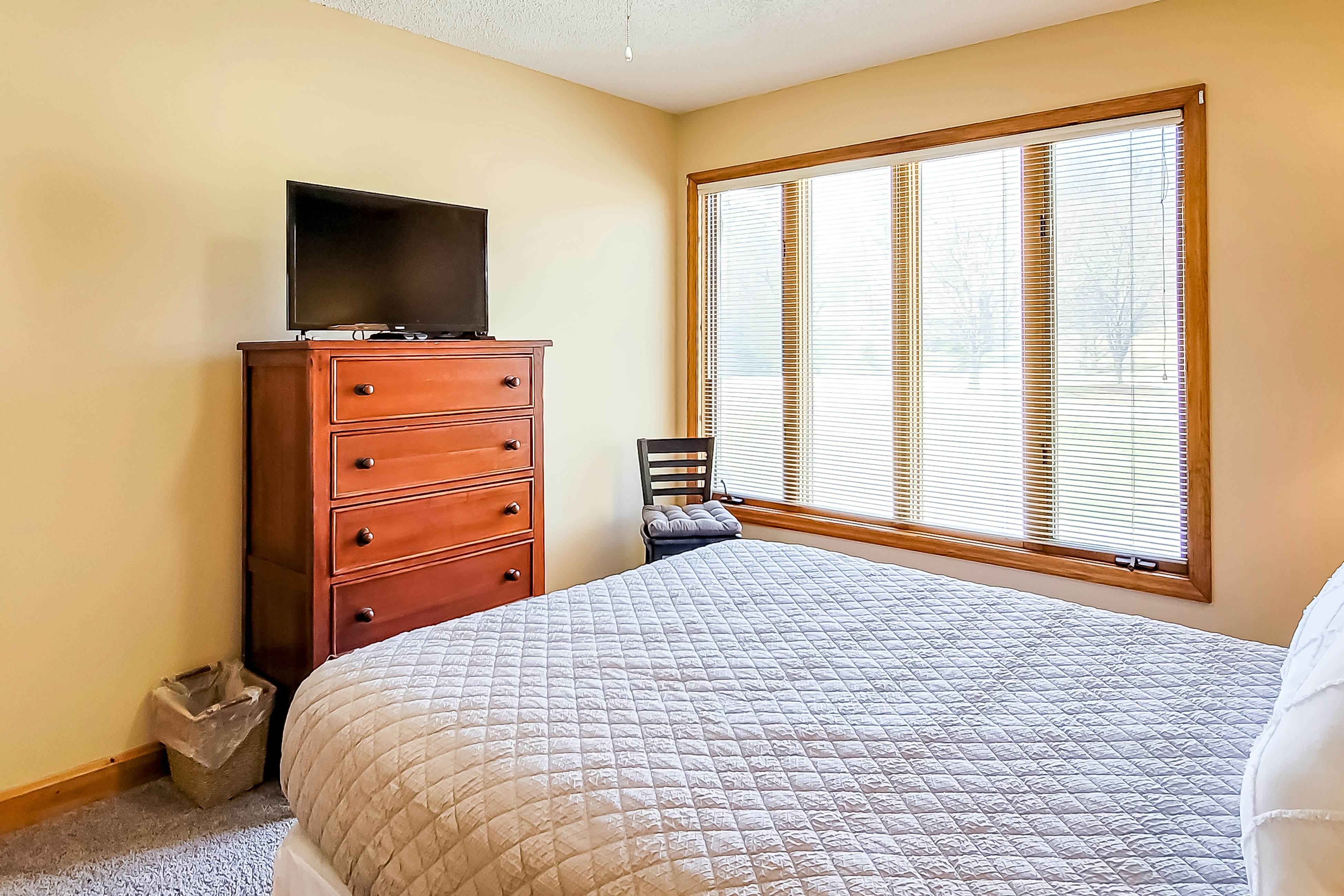 Lovely Lakeside Stay, Sleeps 16・Tennis Court・Deck