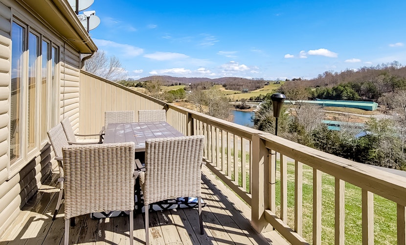 Lovely Lakeside Stay N Deerfield Resort, Sleeps 16