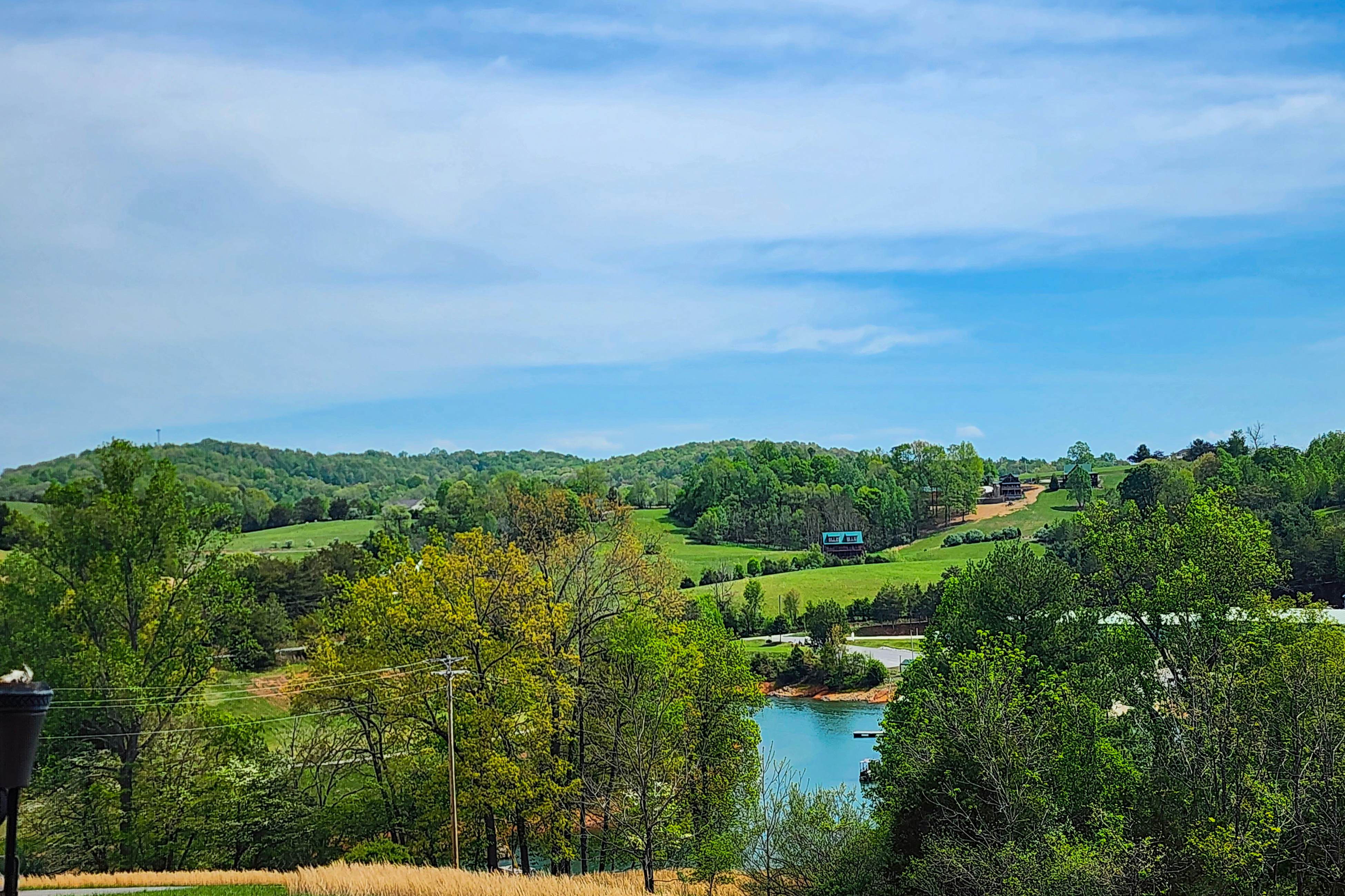 Lovely Lakeside Stay, Sleeps 16・Tennis Court・Deck