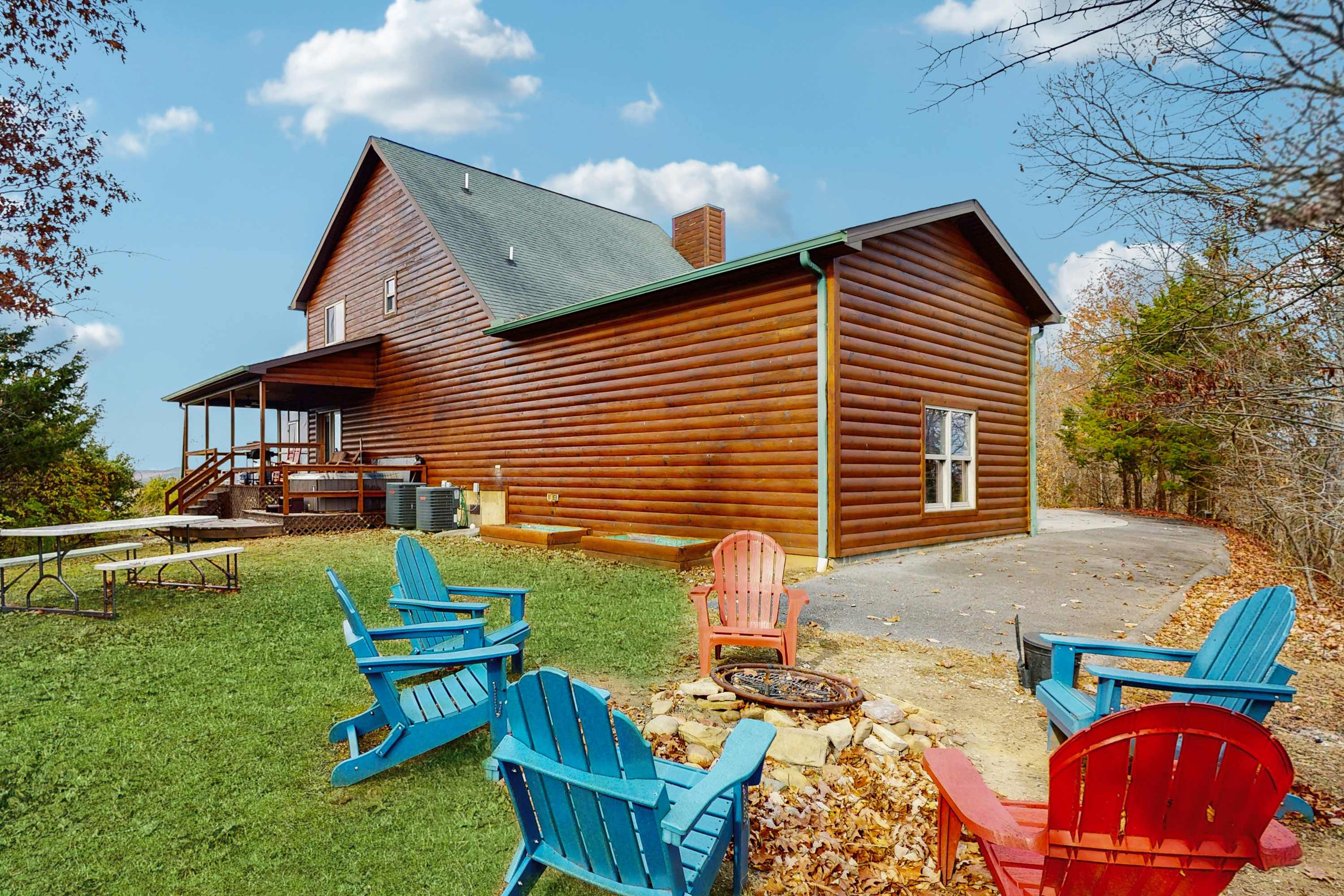 Peaceful Waterfront Retreat, Sleeps 8, Dock is available, & Grill