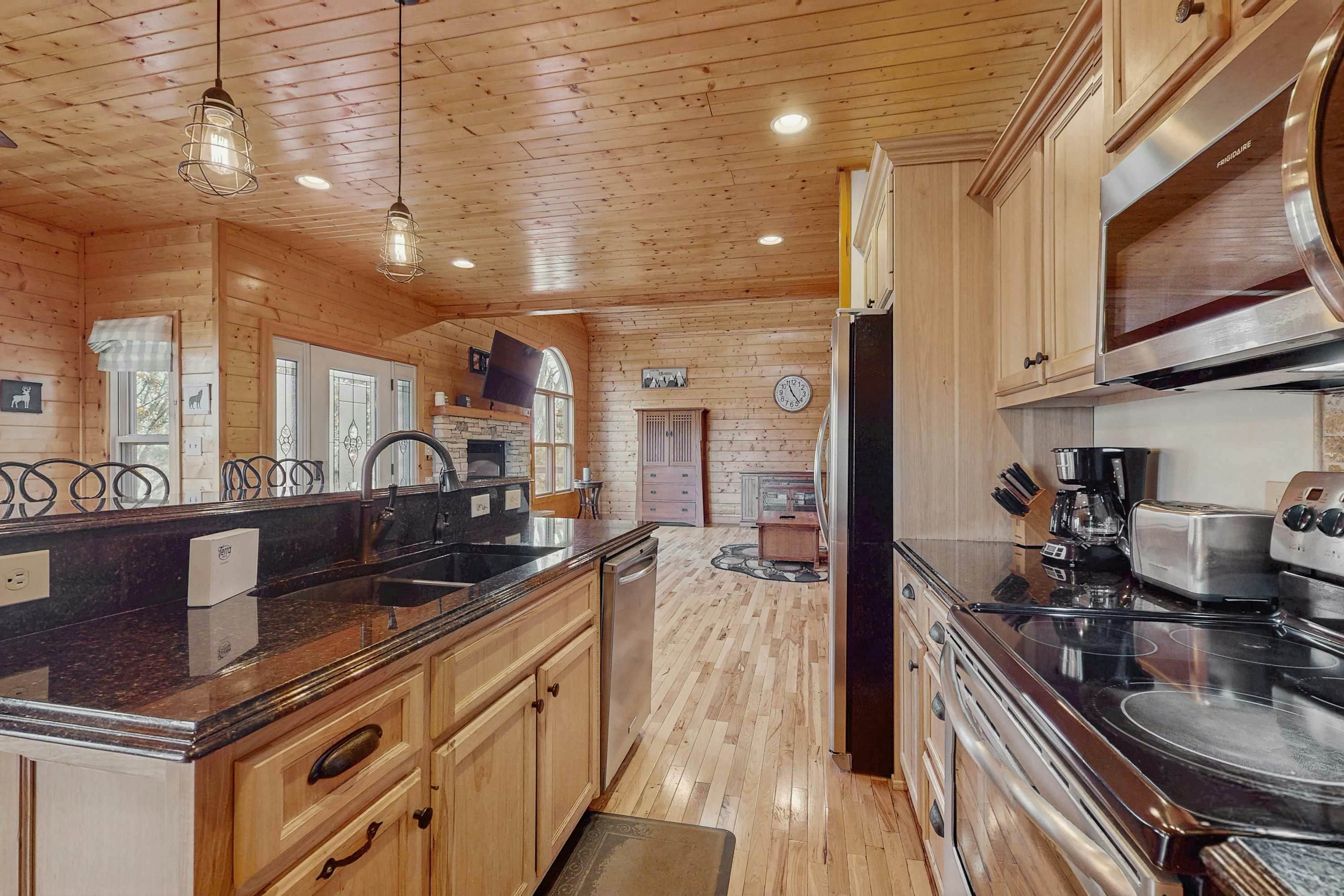 Peaceful Waterfront Retreat, Sleeps 8・Dock・Grill