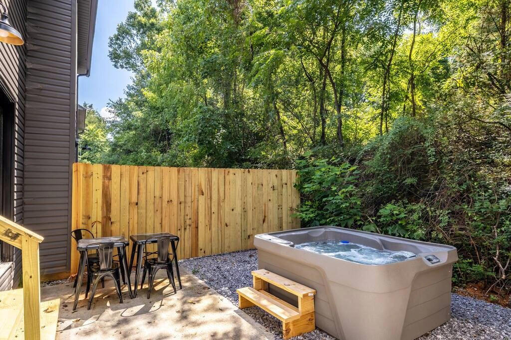 Serene Retreat・Pet Friendly・Hot Tub + Arcade