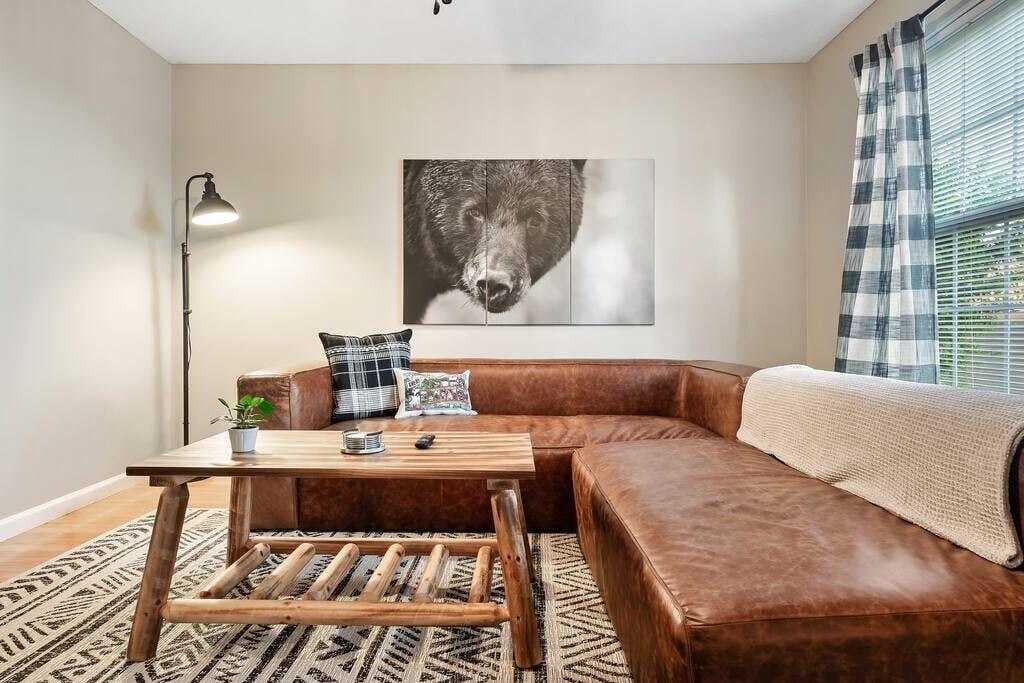 Serene Retreat・Pet Friendly・Hot Tub + Arcade