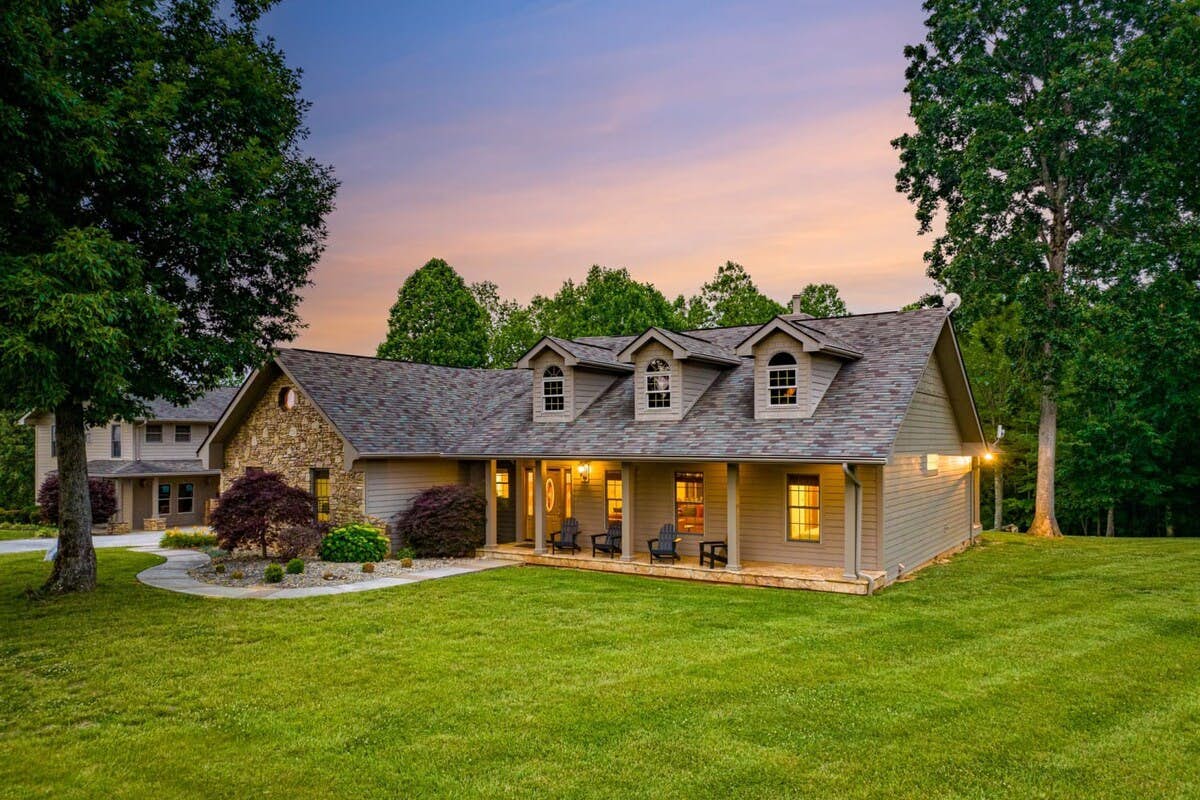 Luxury Cabin, Sleeps 24・Big Yard・Fire pit・Hot tub