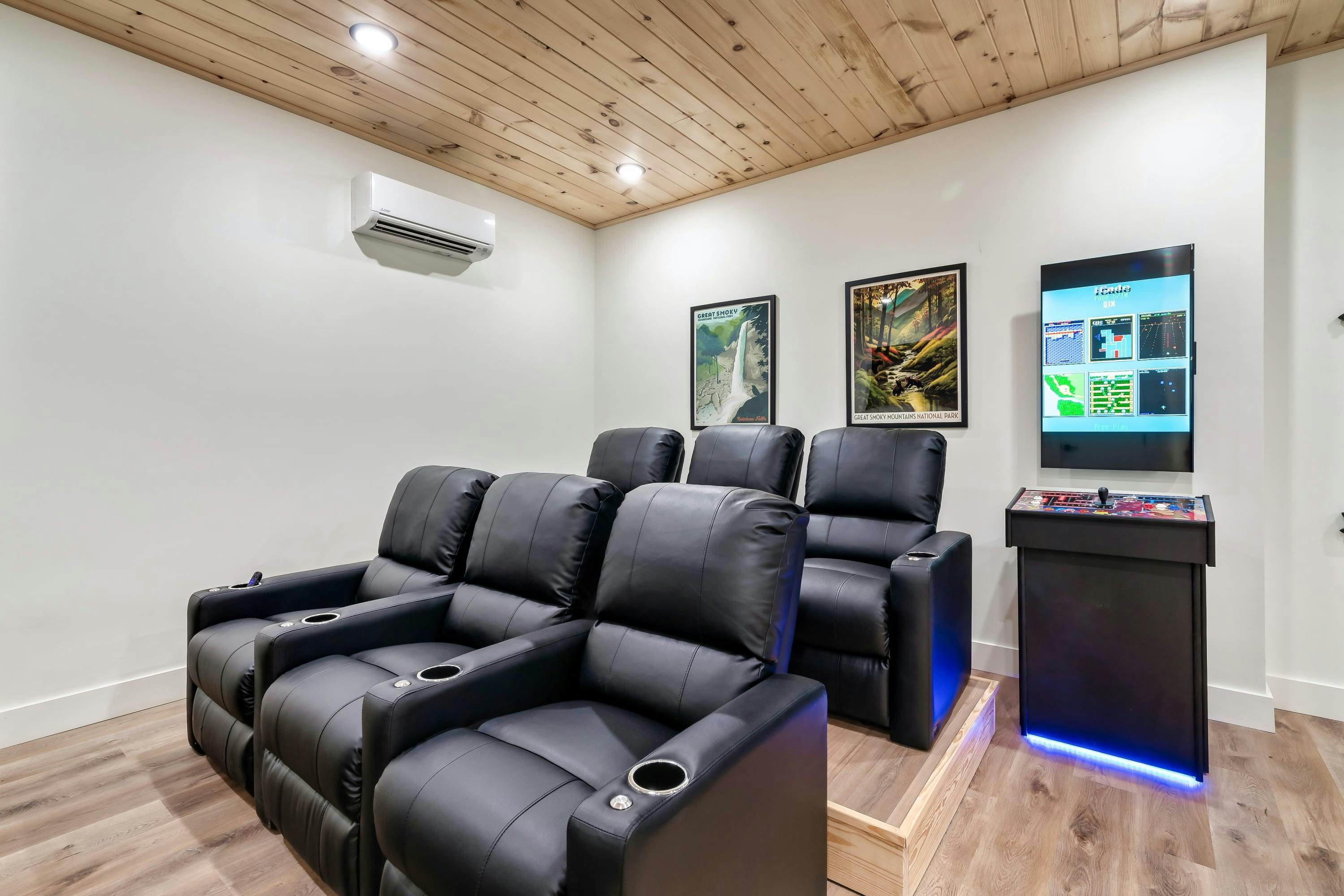 Modern Cabin, Sleeps 10・Indoor Pool・Hot Tub・Games