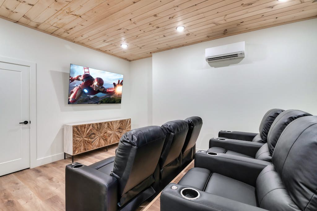 Modern Cabin, Sleeps 10・Indoor Pool・Hot Tub・Games