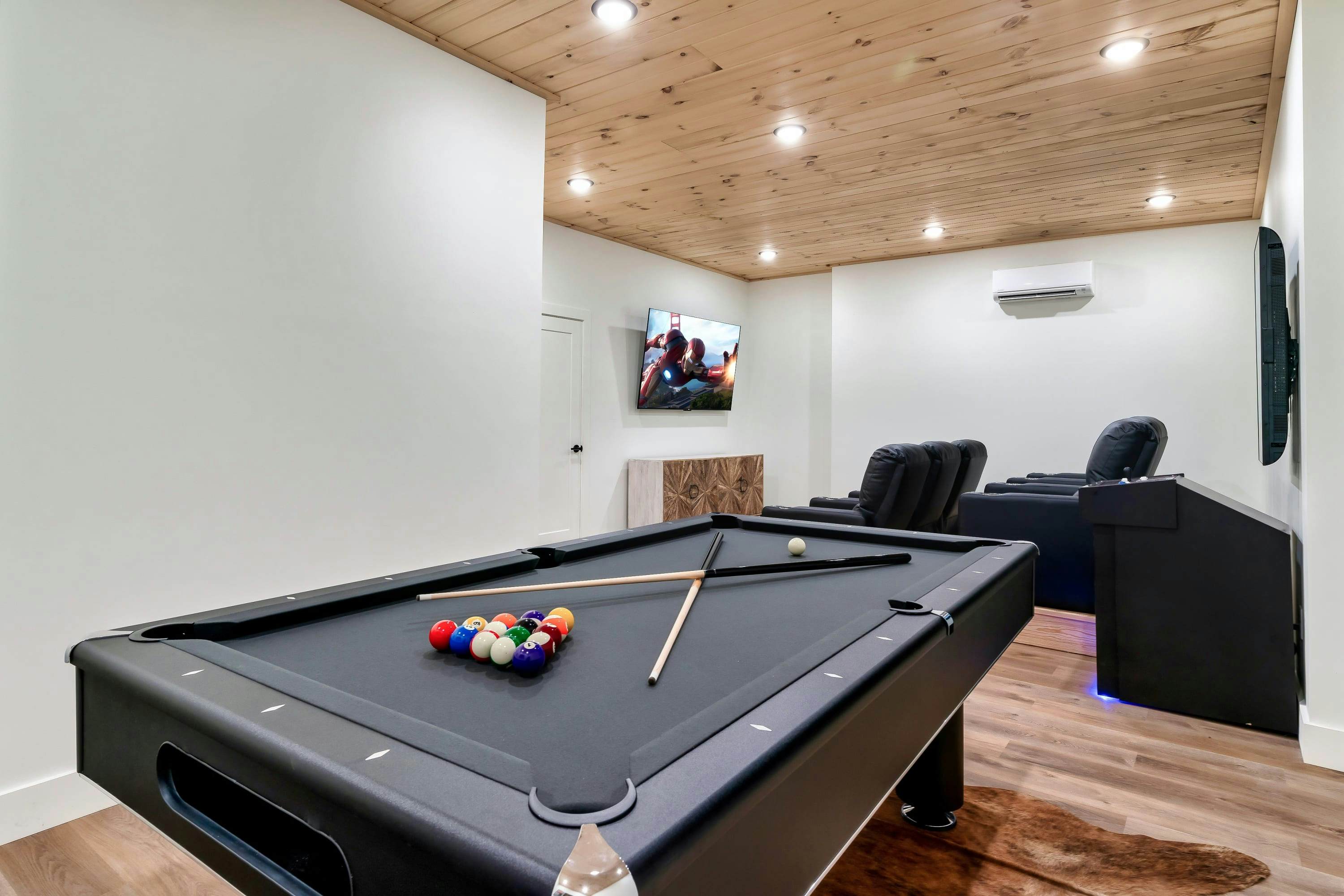 Modern Cabin, Sleeps 10・Indoor Pool・Hot Tub・Games