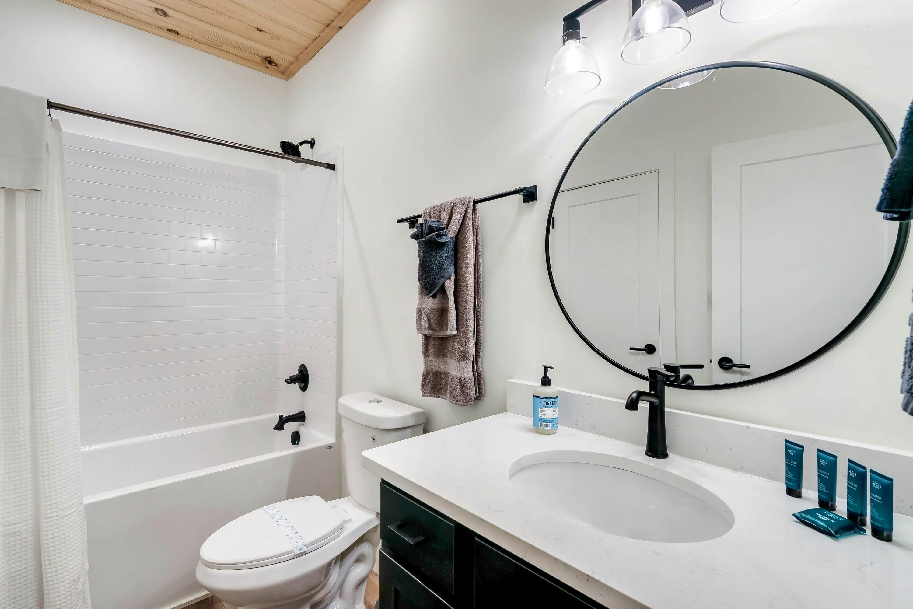 Modern Cabin, Sleeps 10・Indoor Pool・Hot Tub・Games