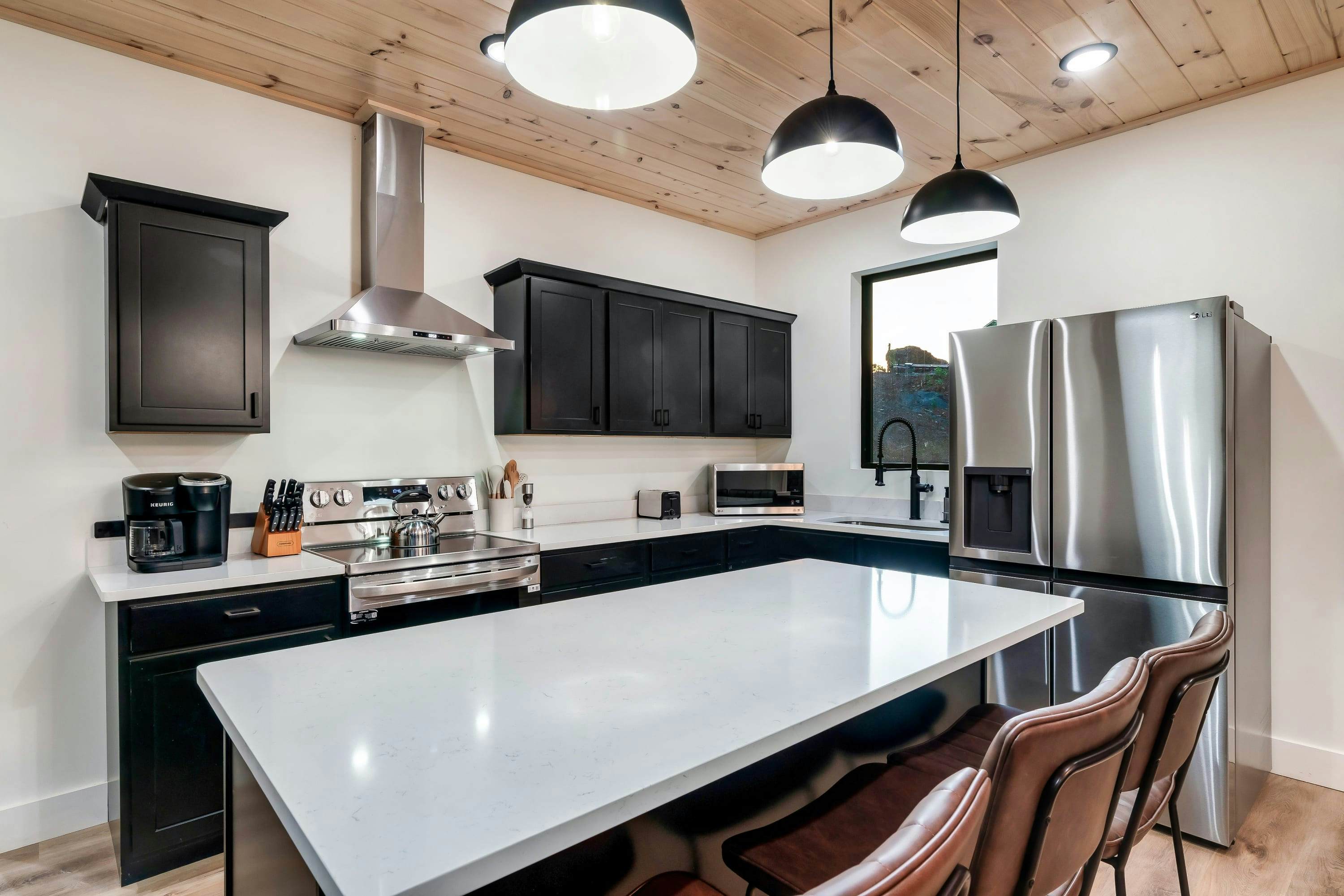 Modern Cabin, Sleeps 10・Indoor Pool・Hot Tub・Games