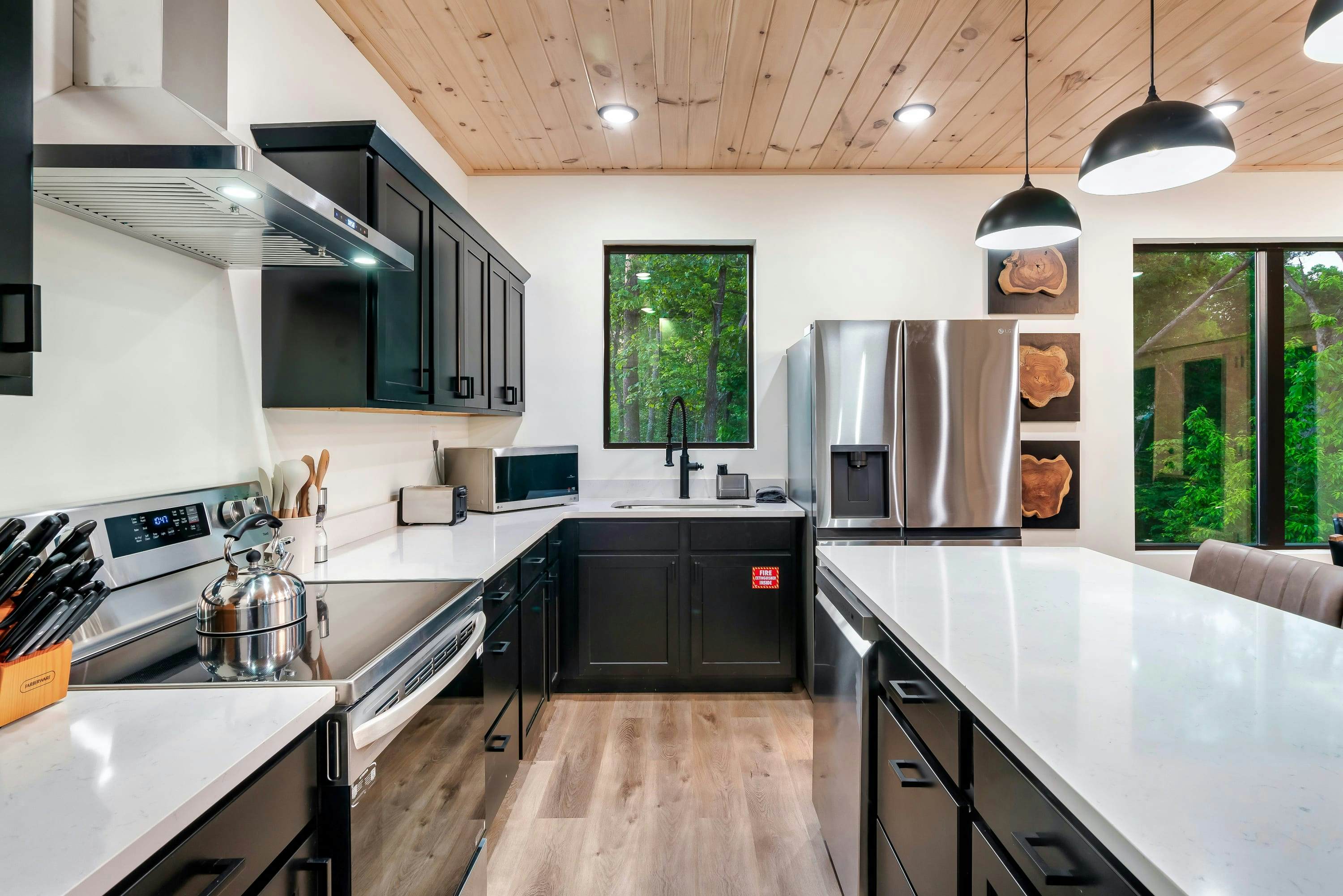 Modern Cabin, Sleeps 10・Indoor Pool・Hot Tub・Games