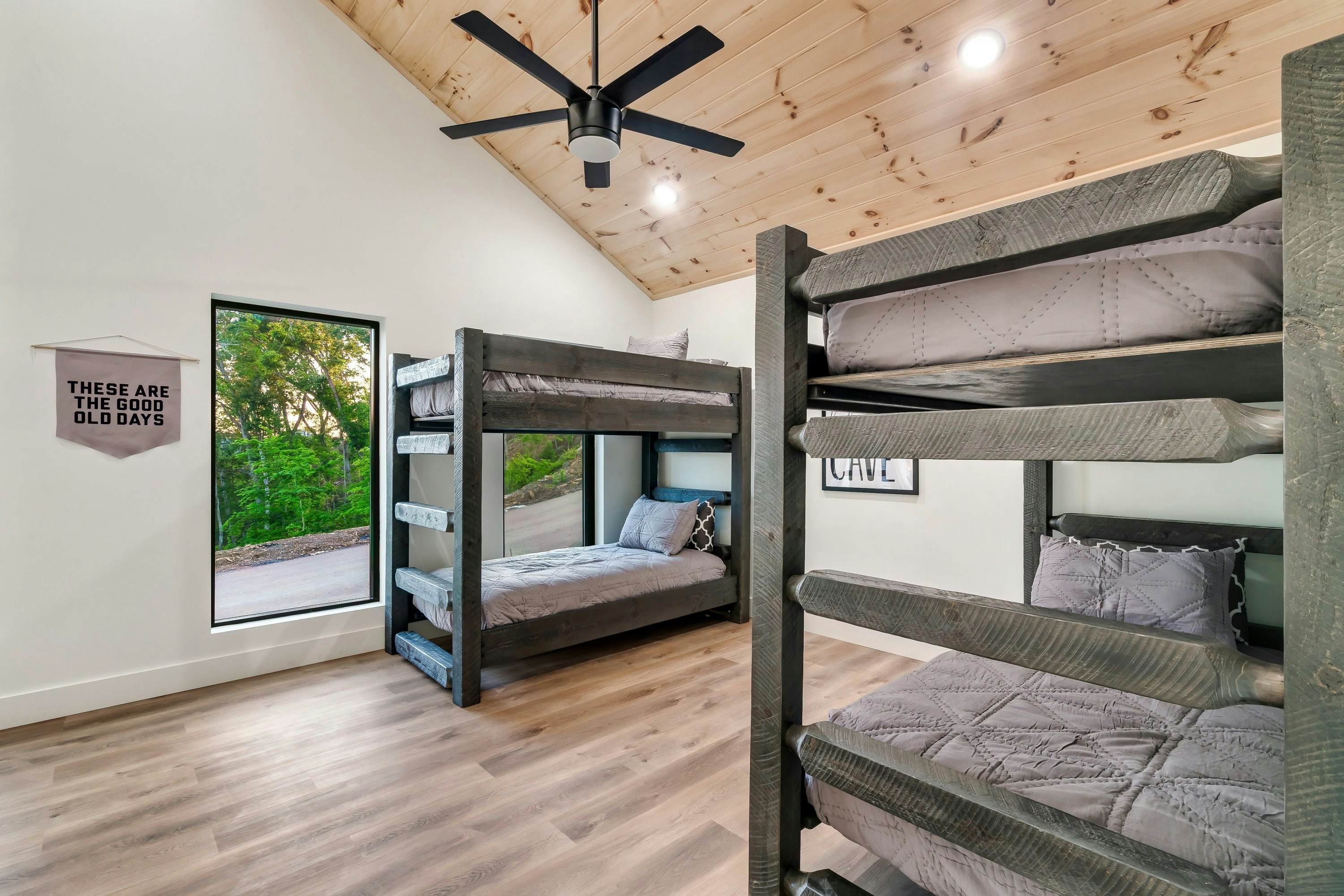 Modern Cabin, Sleeps 10・Indoor Pool・Hot Tub・Games