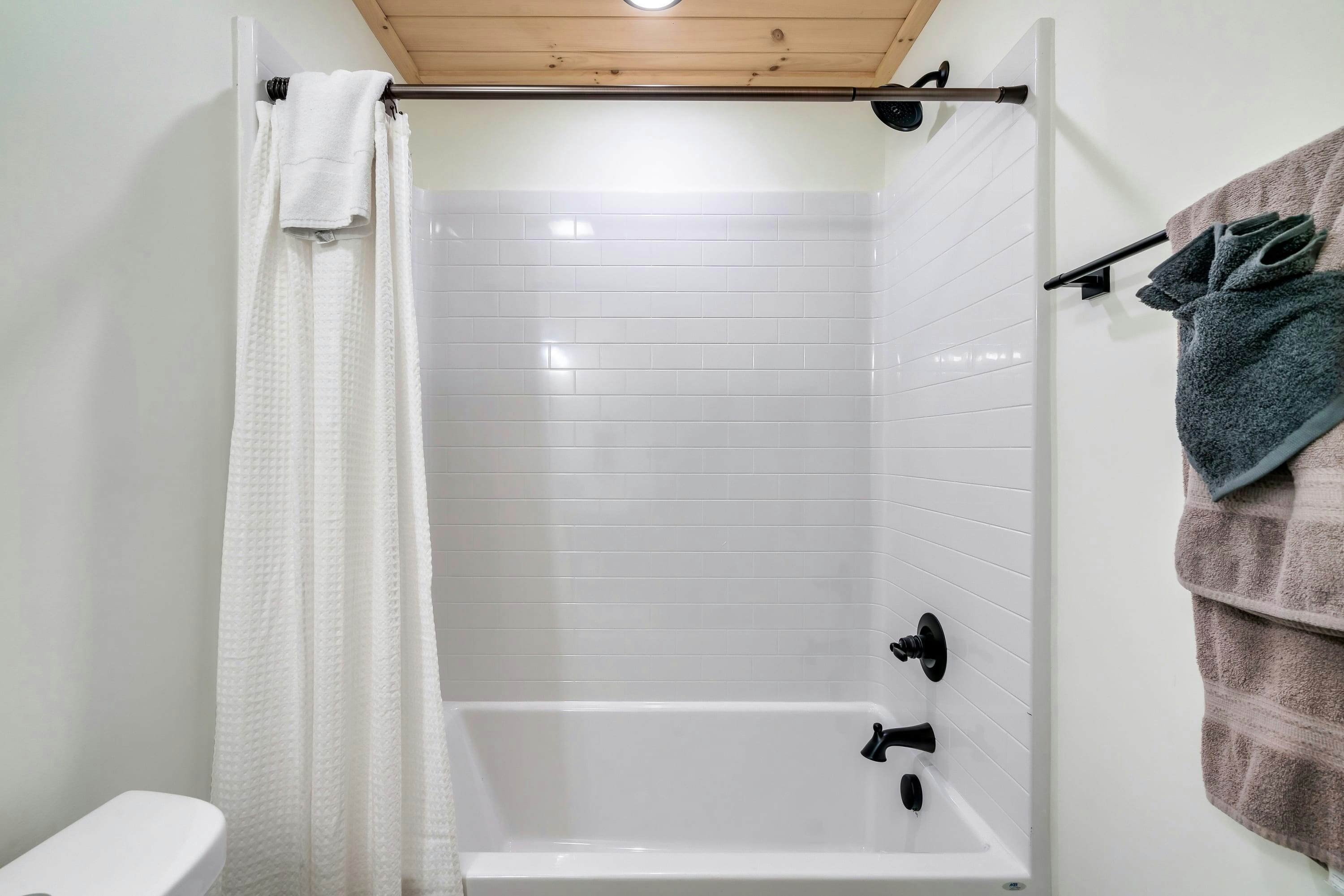 Modern Cabin, Sleeps 10・Indoor Pool・Hot Tub・Games