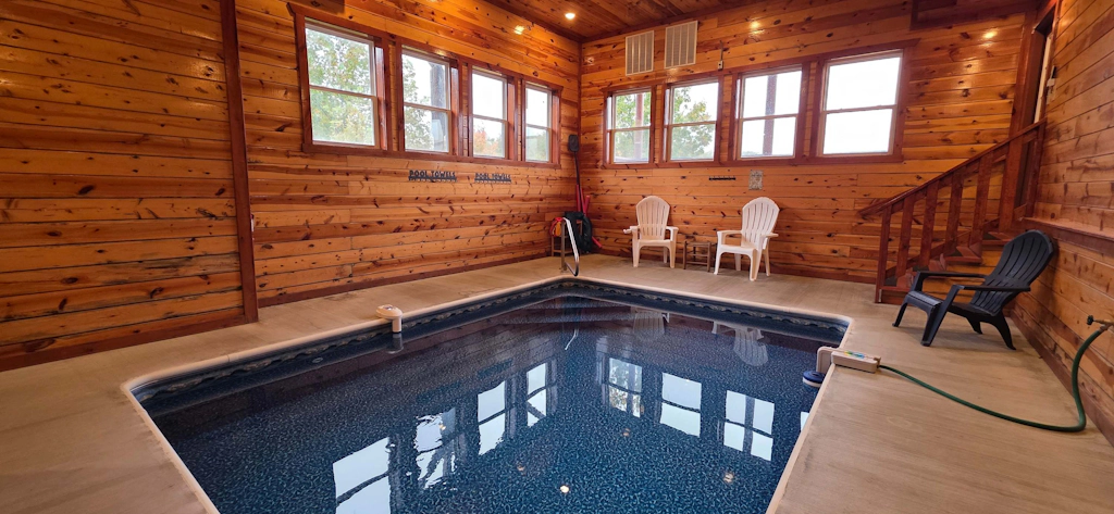 Luxe Cabin, Sleeps 14・Indoor Pool・Hot Tub・Games