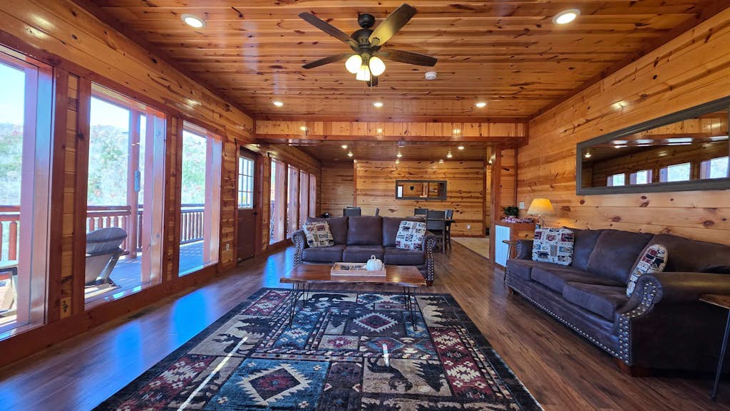 Luxe Cabin, Sleeps 14・Indoor Pool・Hot Tub・Games