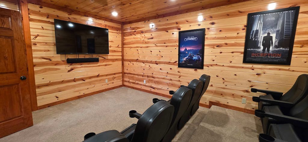 Luxe Cabin, Sleeps 14・Indoor Pool・Hot Tub・Games
