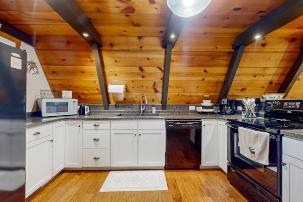 A Frame Cabin, Sleeps 9・Pickleball Court・Boat Slip