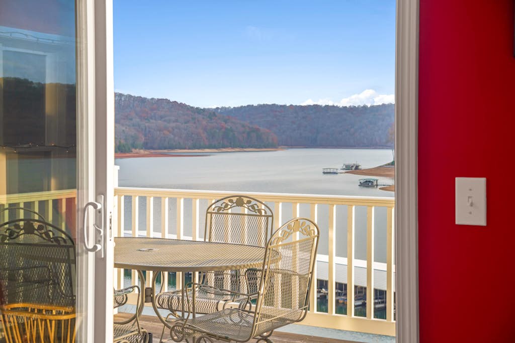 Norris Lake ~ Deerfield Resort ~ Lake Front Villa ~ Sleeps 14 ~ Boat Slip・Pool ~ Drain's Getaway