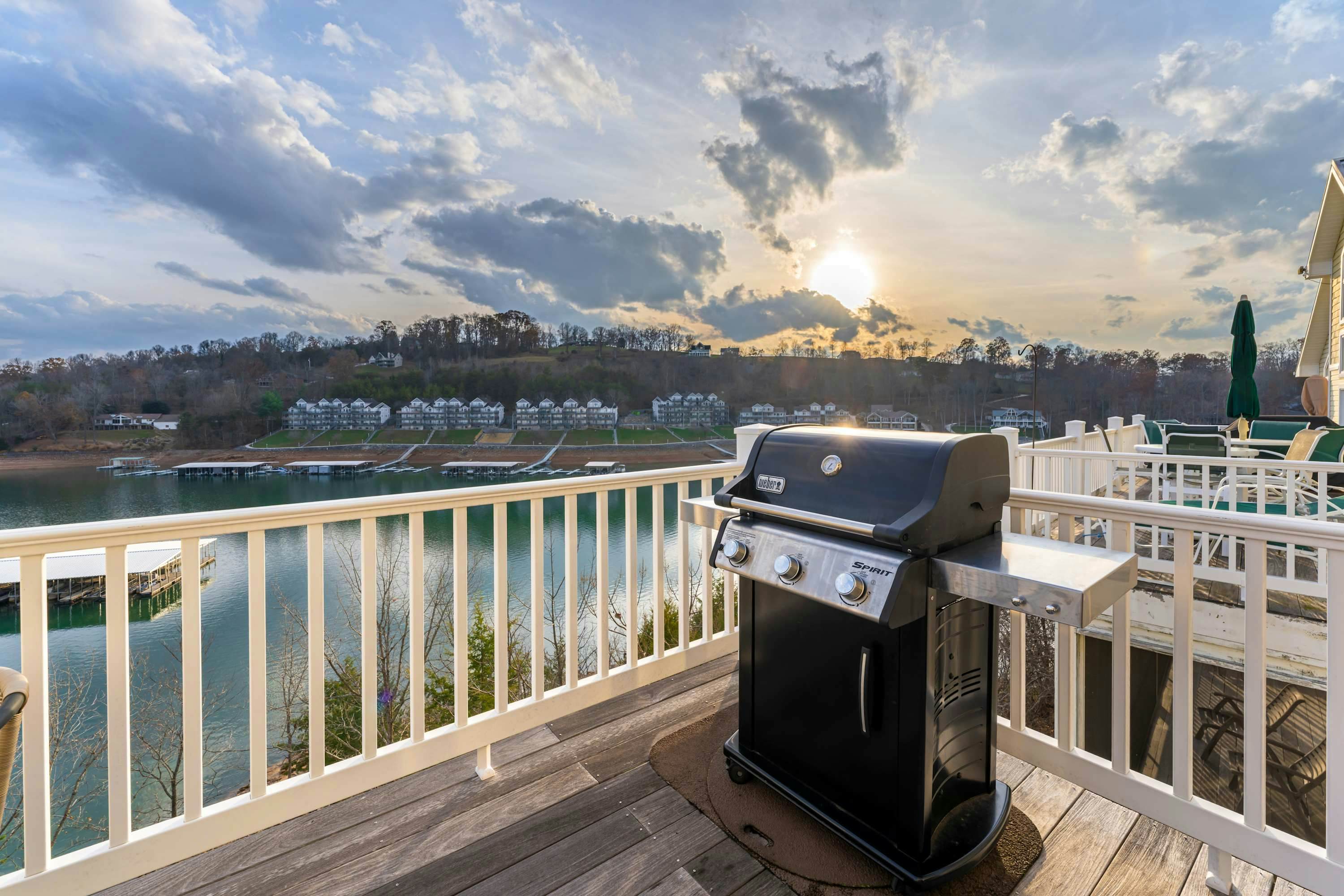 Family-friendly Home・Hot Tub・Lake View・Pool Access