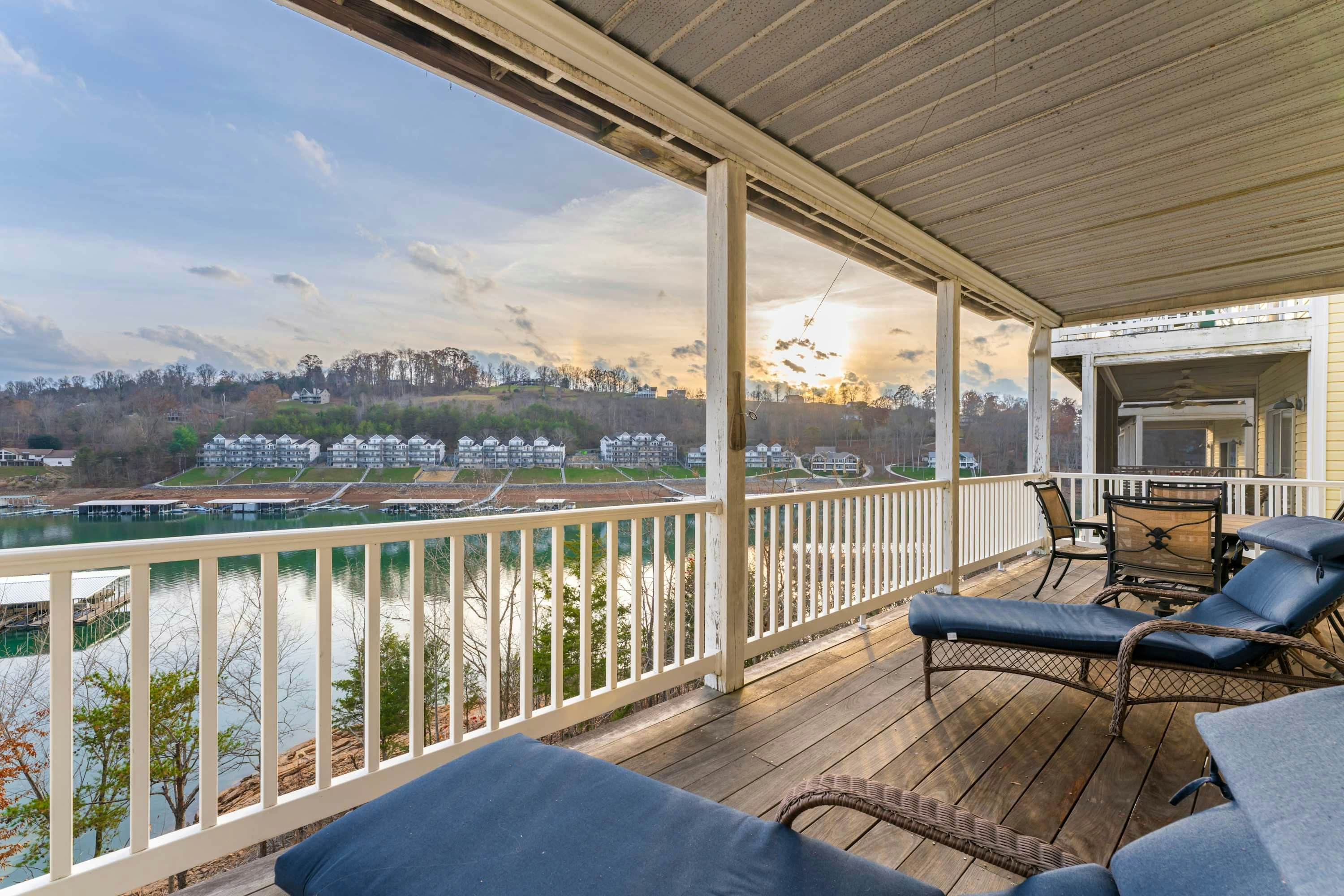 Family-friendly Home・Hot Tub・Lake View・Pool Access